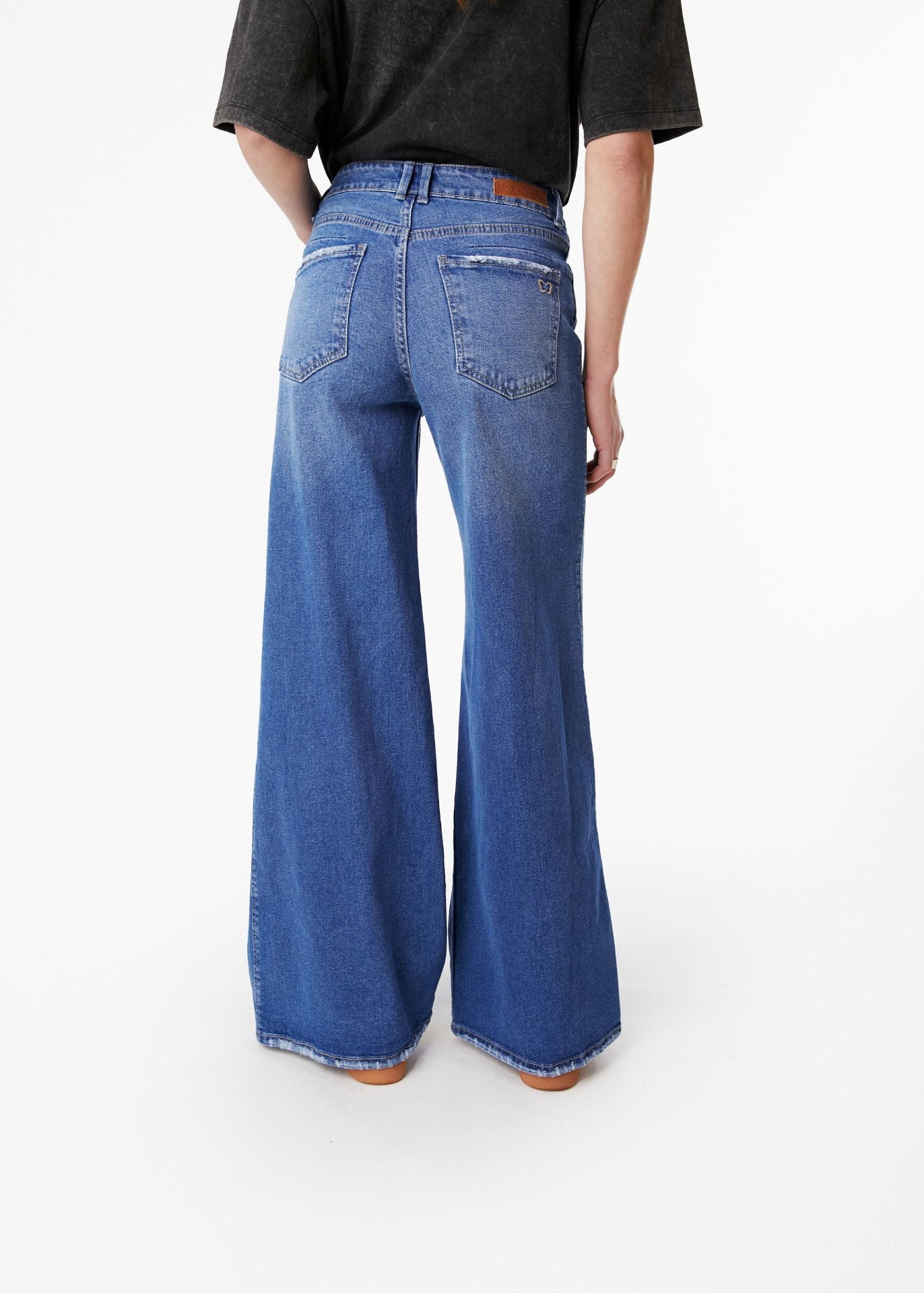 JEANS SELENA PALAZZO PINZA EN TRASERO AZUL EFESIS