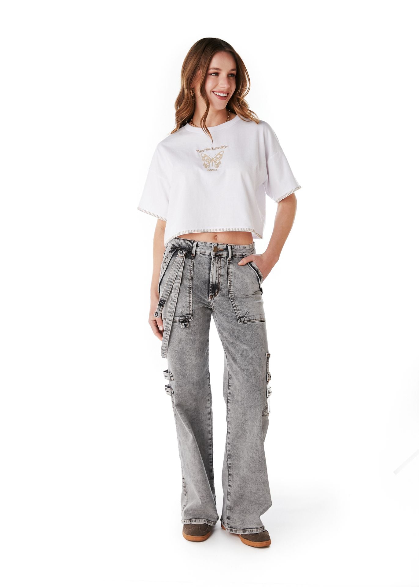 POLERA BIANCHI CROP OVERSIZE C/ BORDADO BLANCO EFESIS