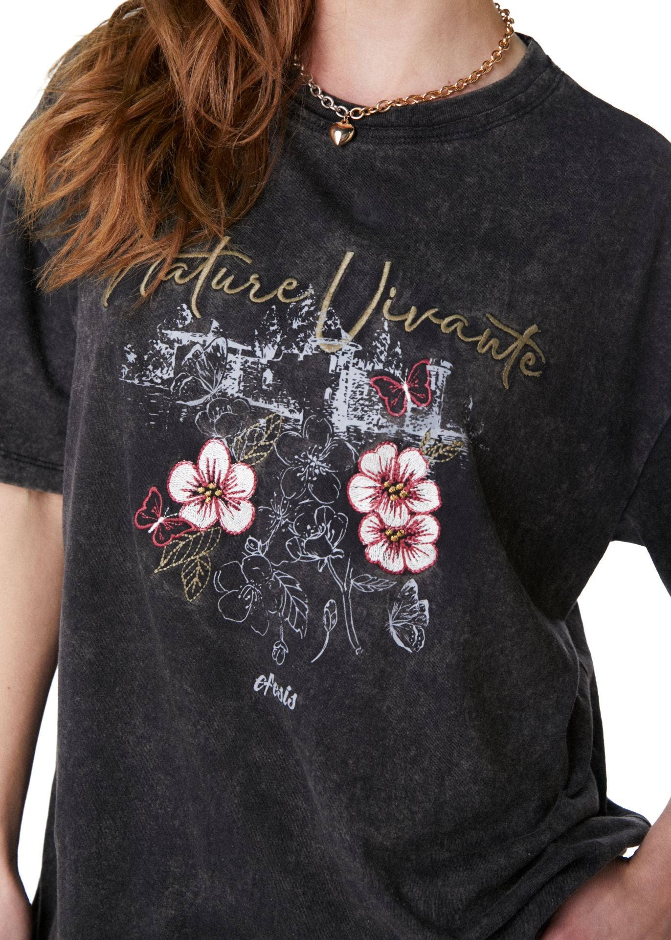 POLERA DICKY OVERSIZE GRAVILLADO Y BORDADO GRAFITO EFESIS