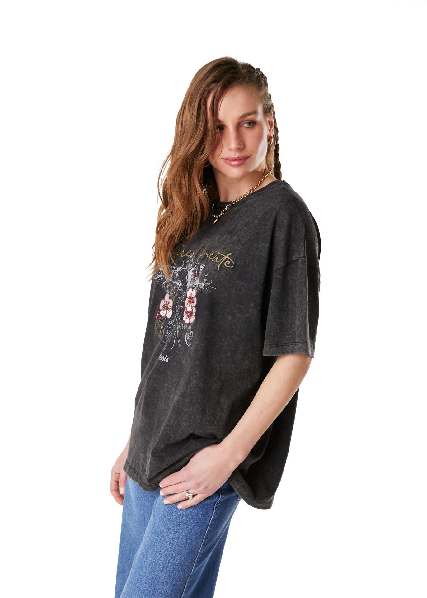 POLERA DICKY OVERSIZE GRAVILLADO Y BORDADO GRAFITO EFESIS