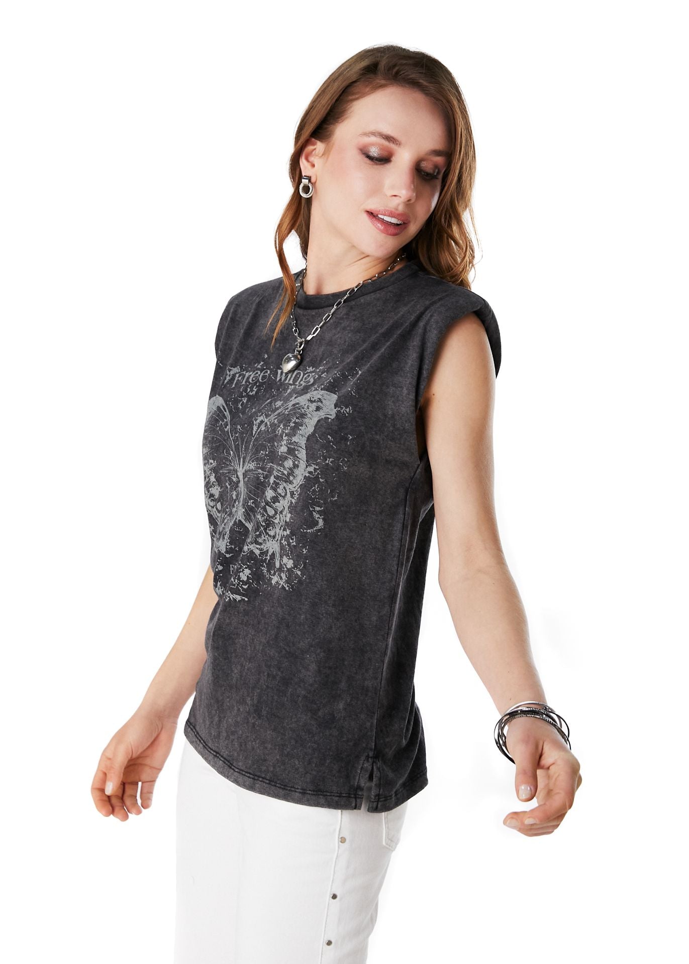 POLERA CONNOR OVERSIZE C/ HOMBRERAS GRAFITO EFESIS