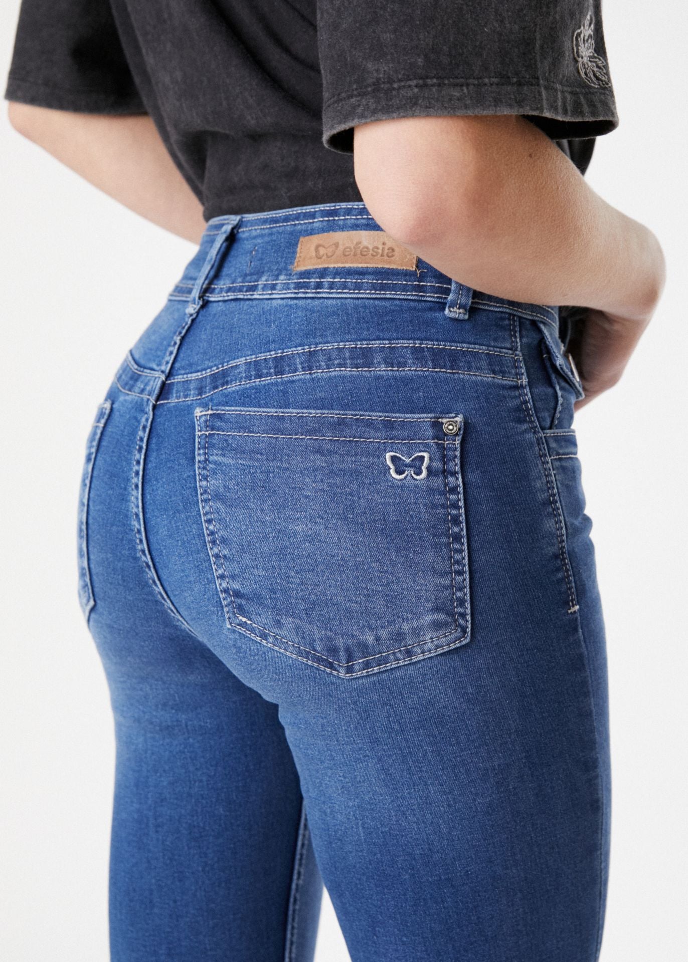 JEANS CELESTE FLARE RELOJERO C/ TAPETA AZUL EFESIS