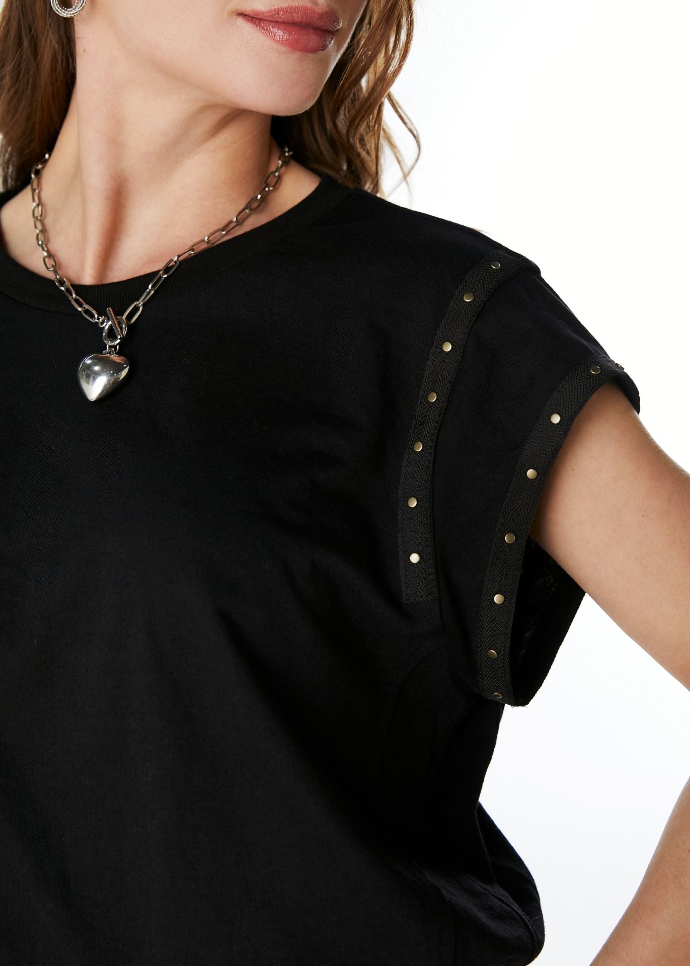 POLERA MERCIER OVERSIZE TACHAS Y ABERTURA ESPALDA NEGRO EFESIS