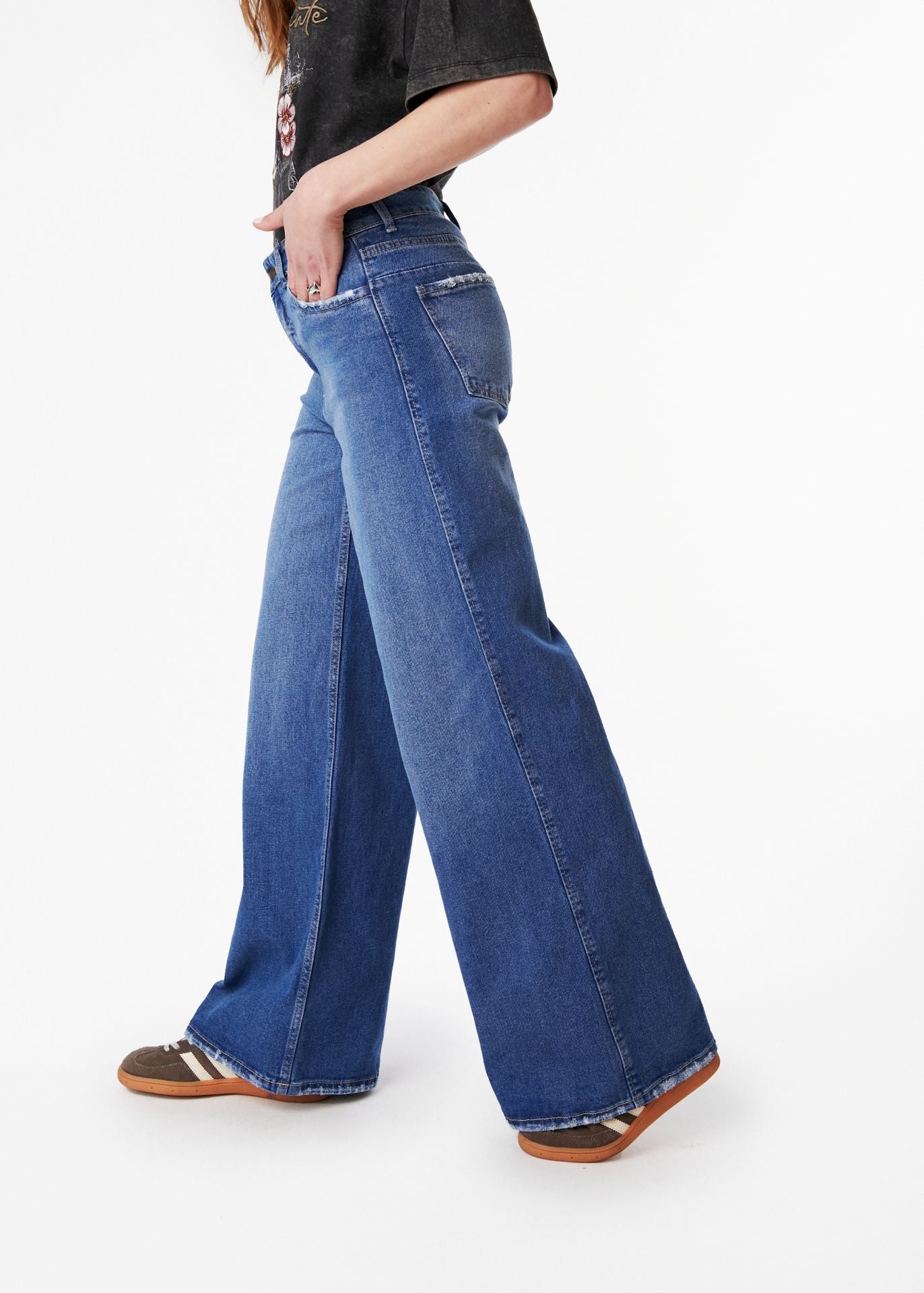 JEANS SELENA PALAZZO PINZA EN TRASERO AZUL EFESIS