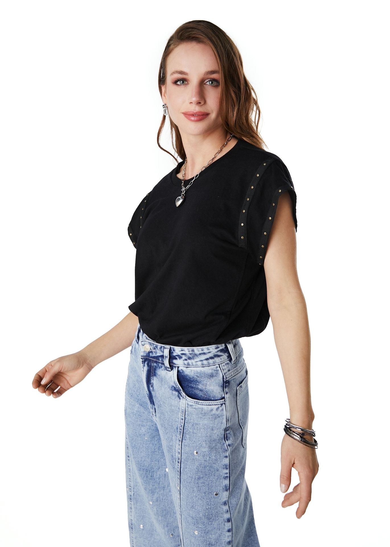 POLERA MERCIER OVERSIZE TACHAS Y ABERTURA ESPALDA NEGRO EFESIS