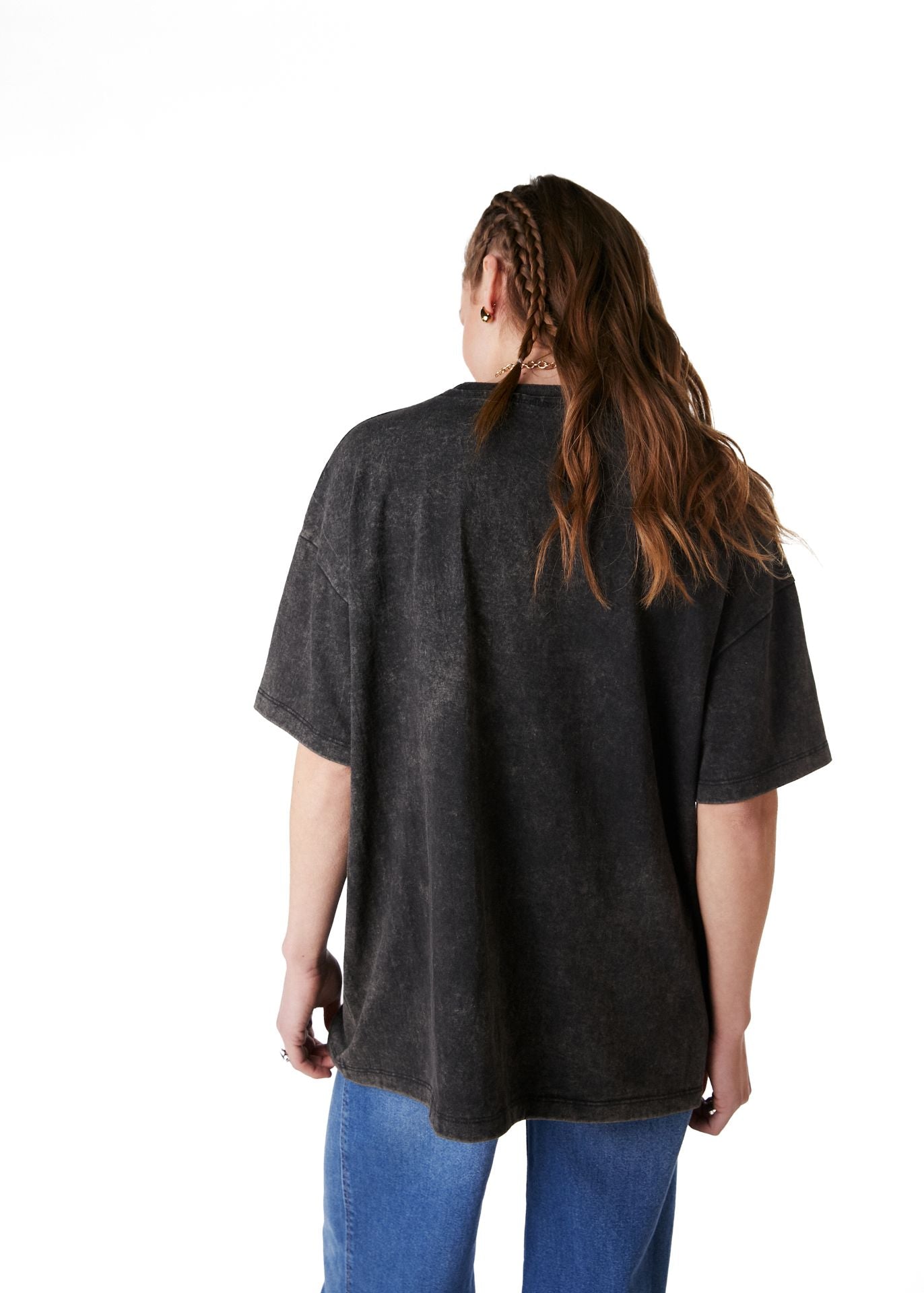 POLERA DICKY OVERSIZE GRAVILLADO Y BORDADO GRAFITO EFESIS