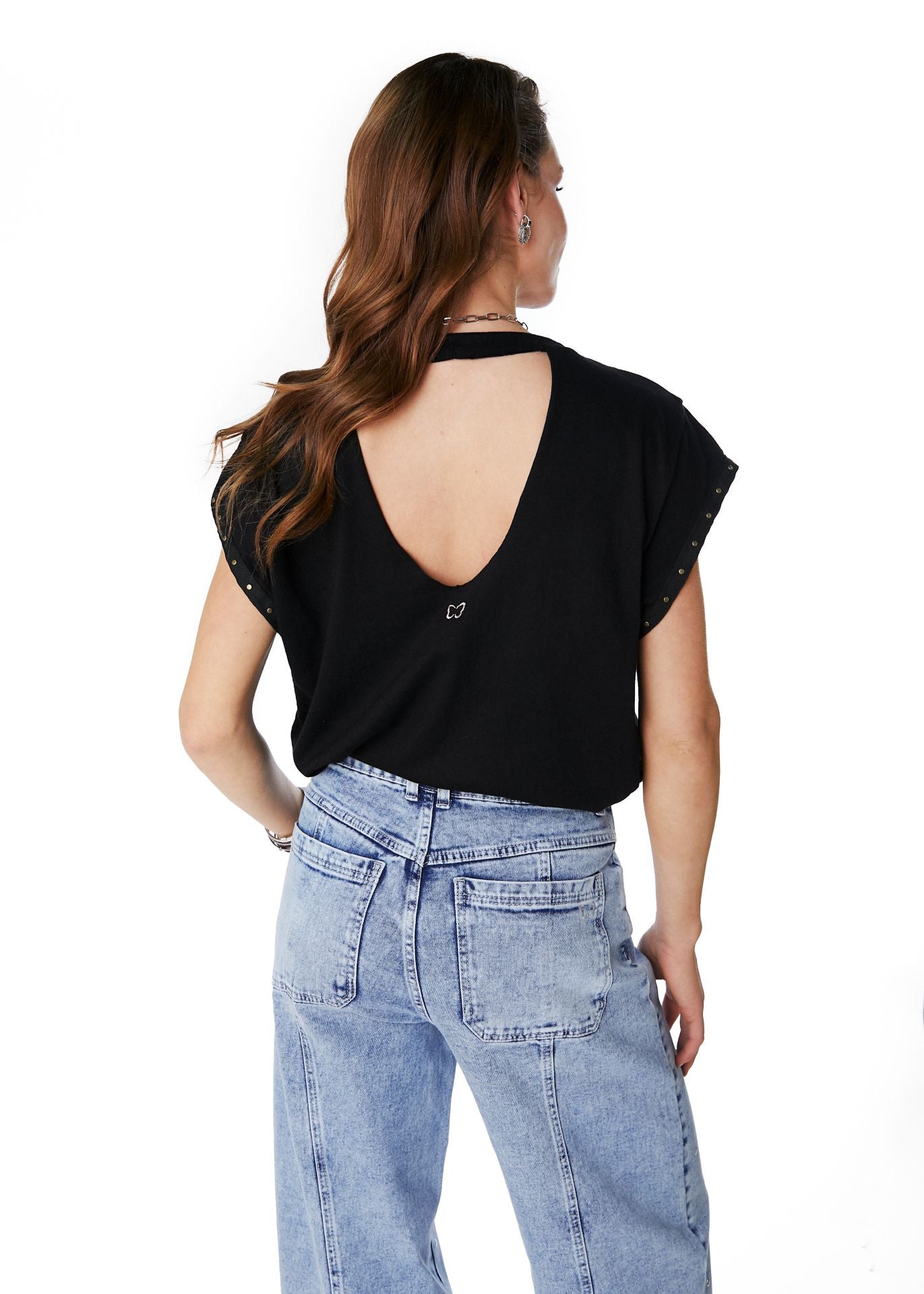 POLERA MERCIER OVERSIZE TACHAS Y ABERTURA ESPALDA NEGRO EFESIS