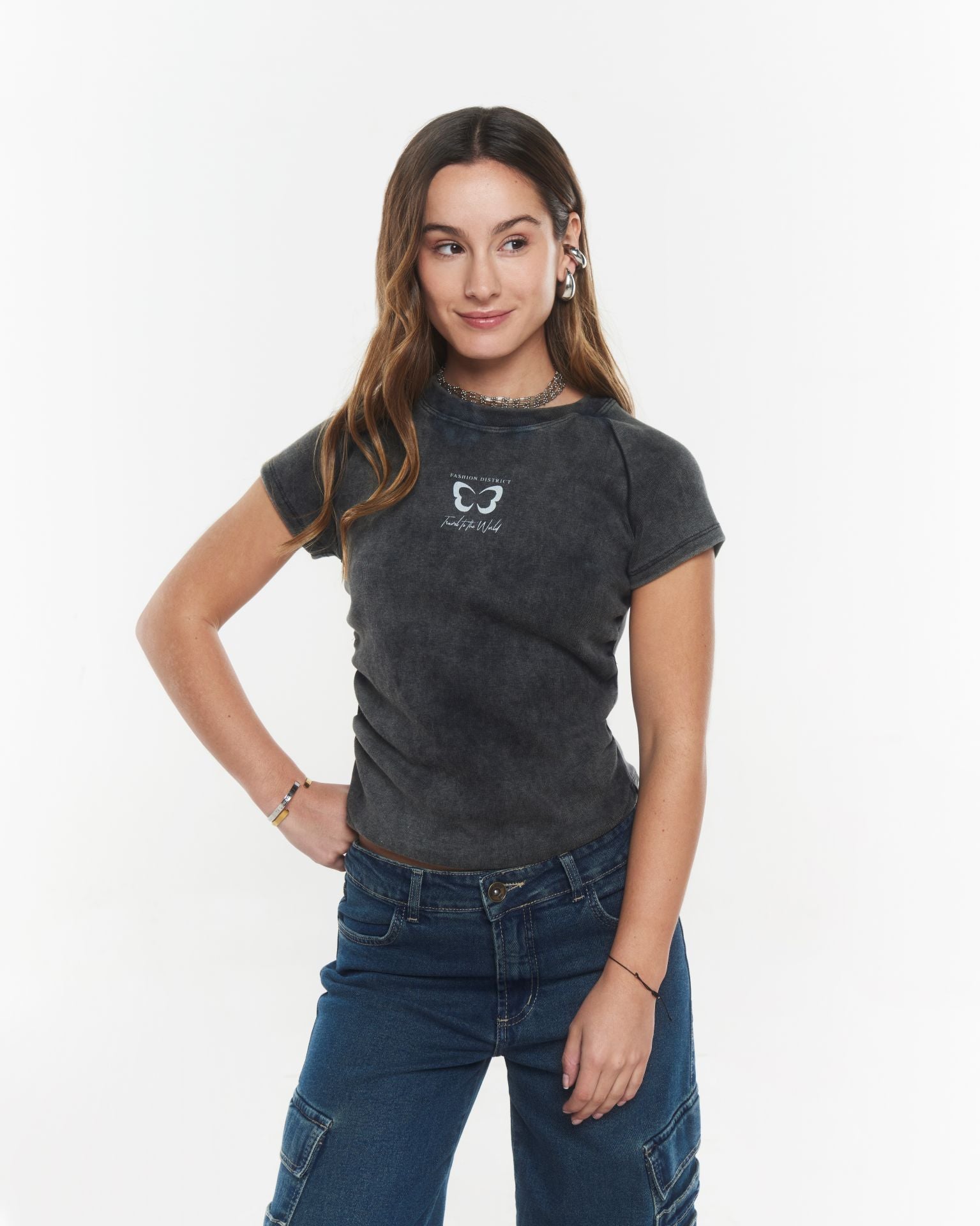 POLERA JIM REGULAR GRAVILLADA RECOGIDO EN COSTADOS GRIS EFESIS