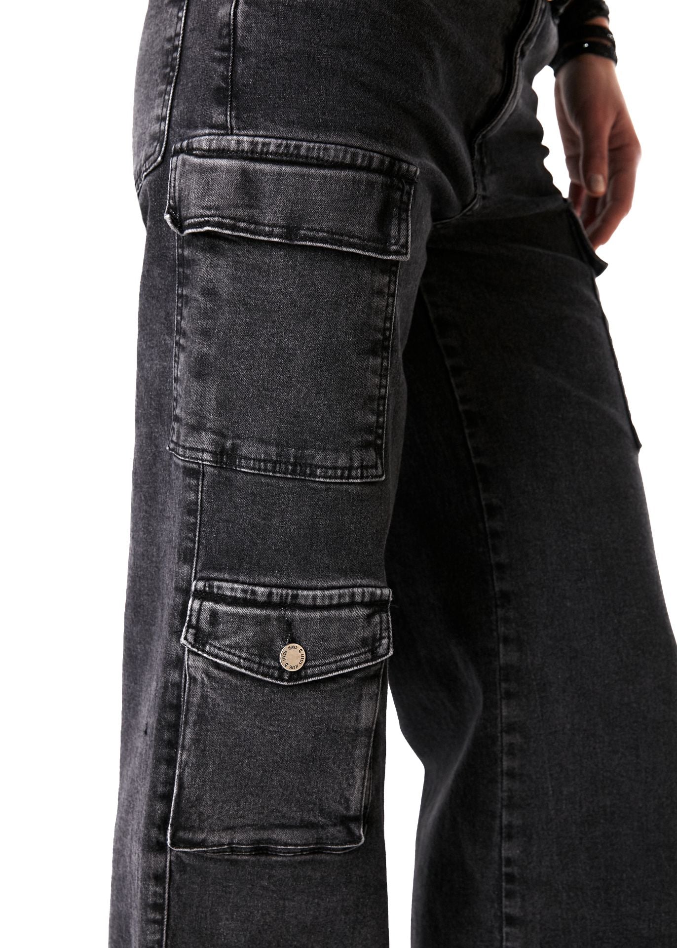 JEANS LYNA WIDE CARGO MULTIBOLSILLOS NEGRO EFESIS
