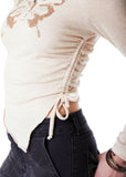 POLERA NADINE REGULAR RUEDO EN PUNTA C/ RECOGIDO COLOR CRUDO EFESIS
