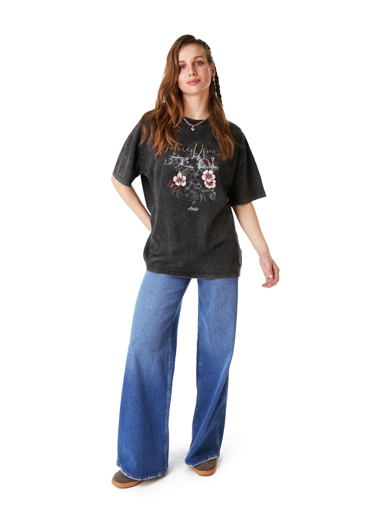 POLERA DICKY OVERSIZE GRAVILLADO Y BORDADO GRAFITO EFESIS