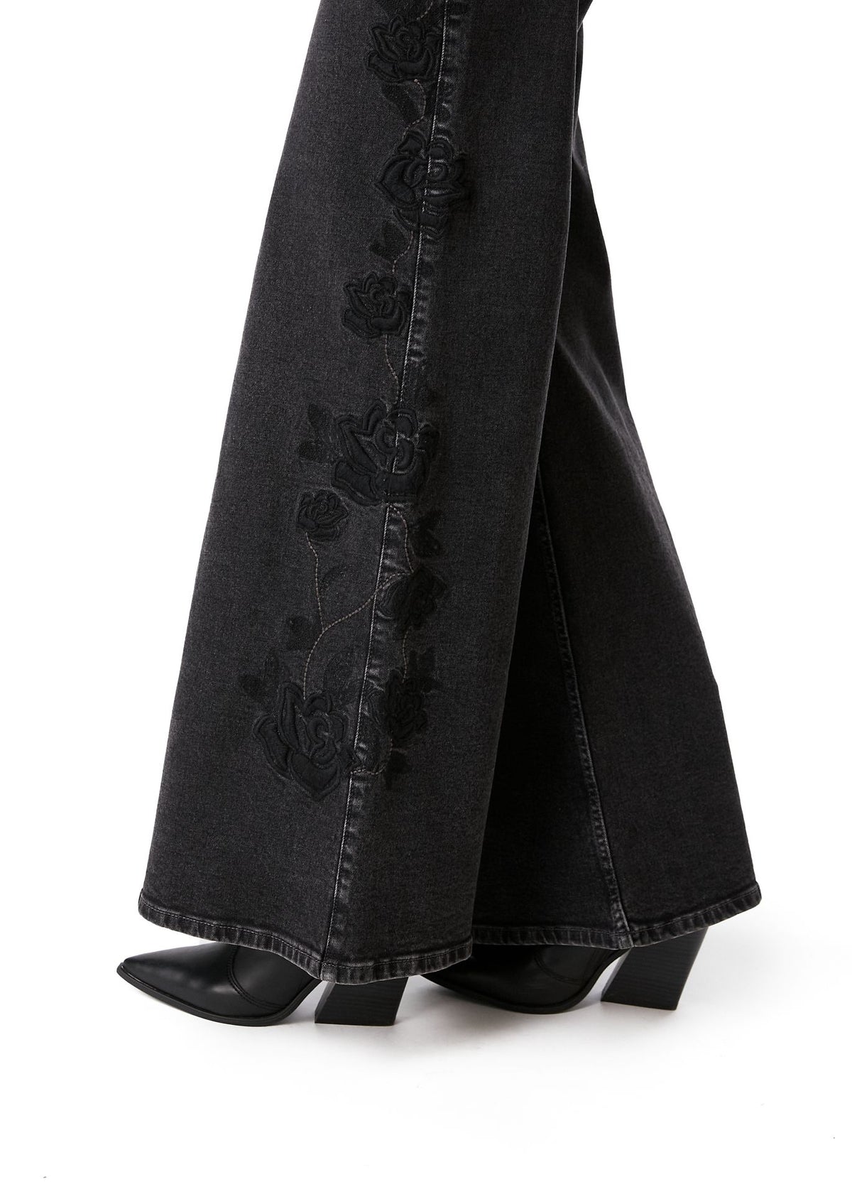 JEANS FLOWER PALAZZO C/ BORDADO NEGRO EFESIS