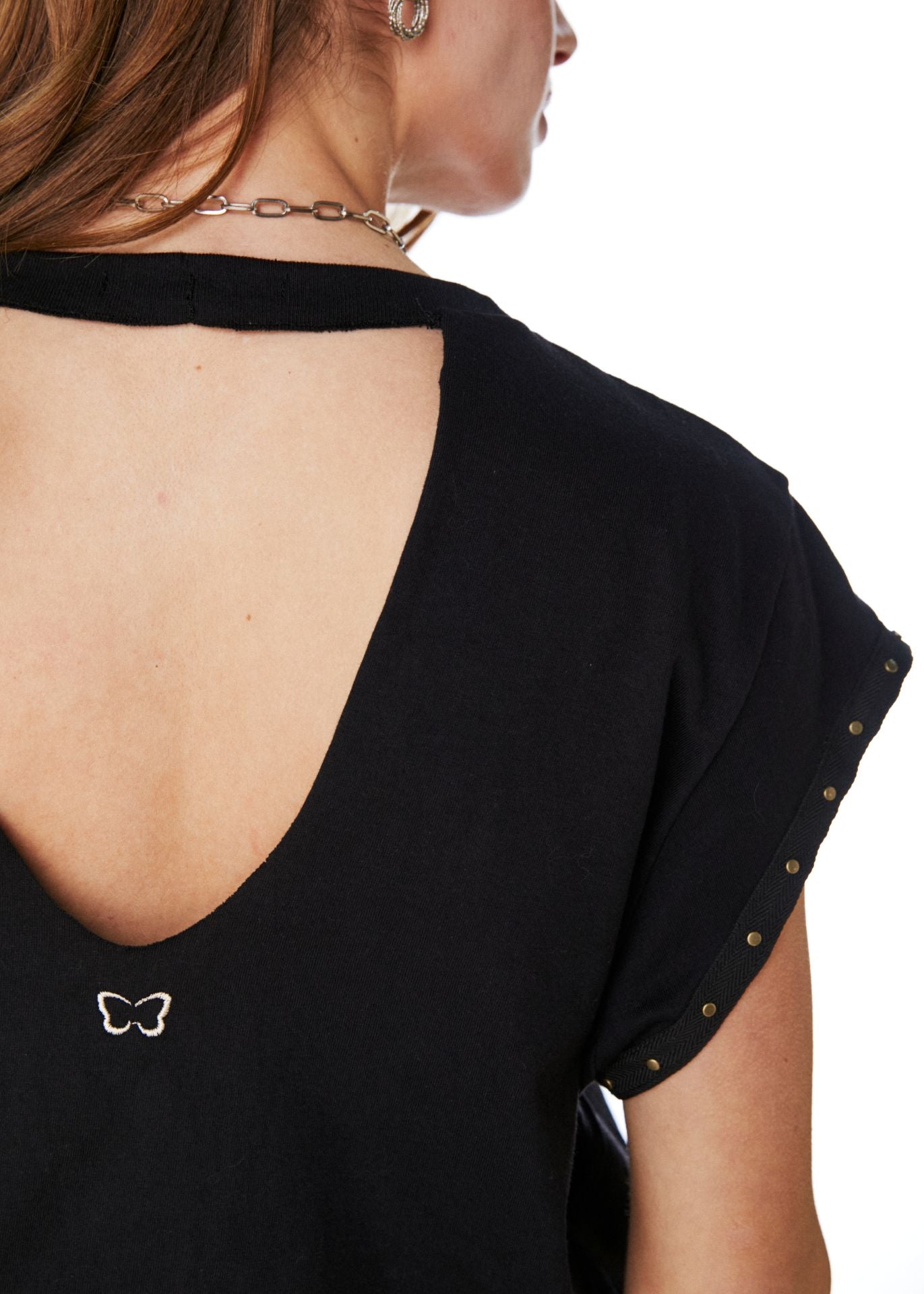 POLERA MERCIER OVERSIZE TACHAS Y ABERTURA ESPALDA NEGRO EFESIS