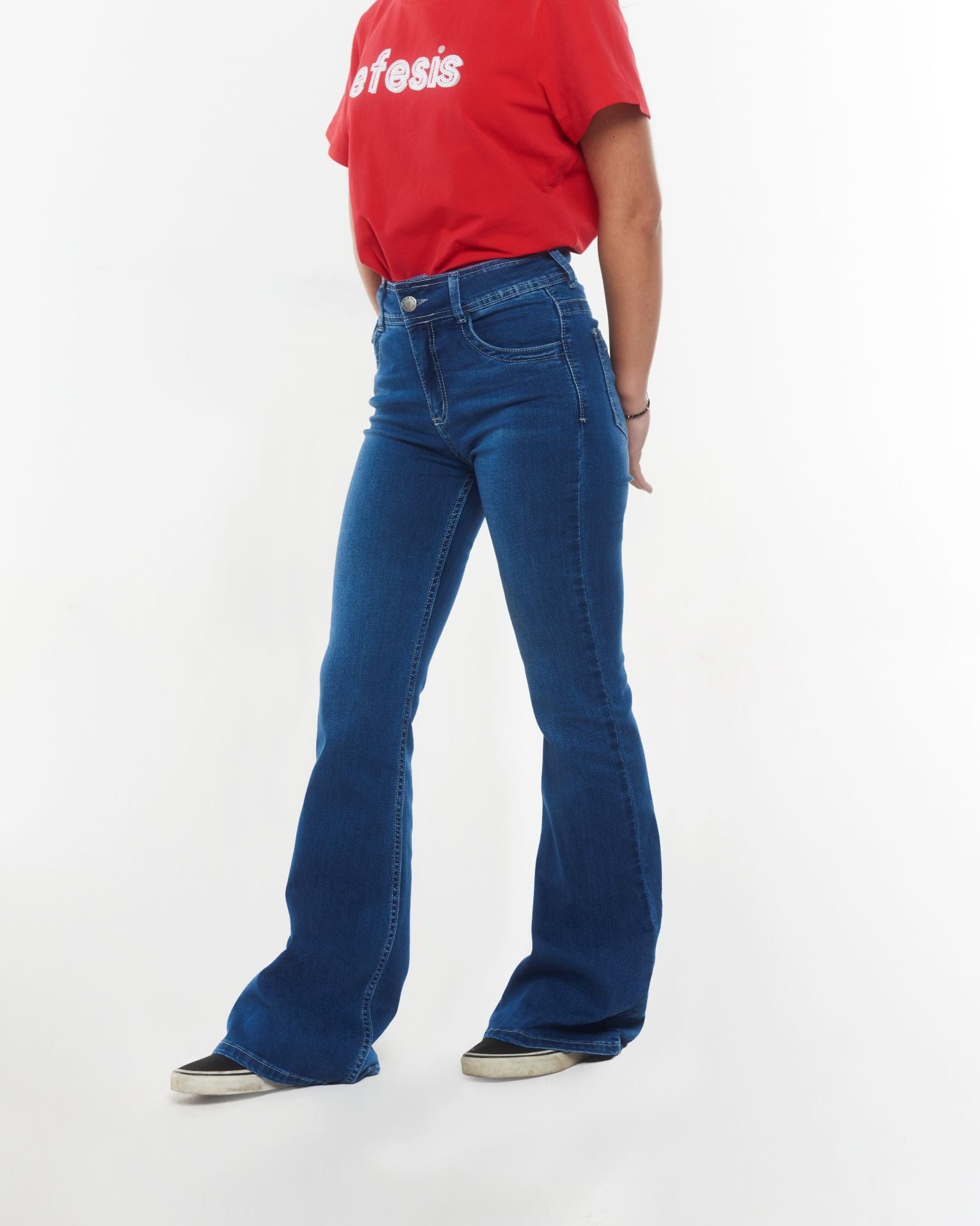 JEANS CELESTE FLARE RELOJERO C/ TAPETA AZUL EFESIS