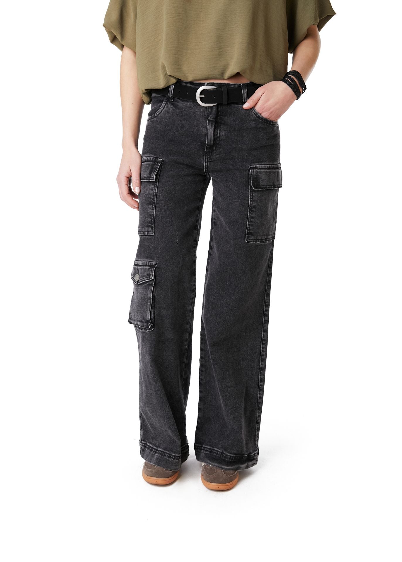 JEANS LYNA WIDE CARGO MULTIBOLSILLOS NEGRO EFESIS