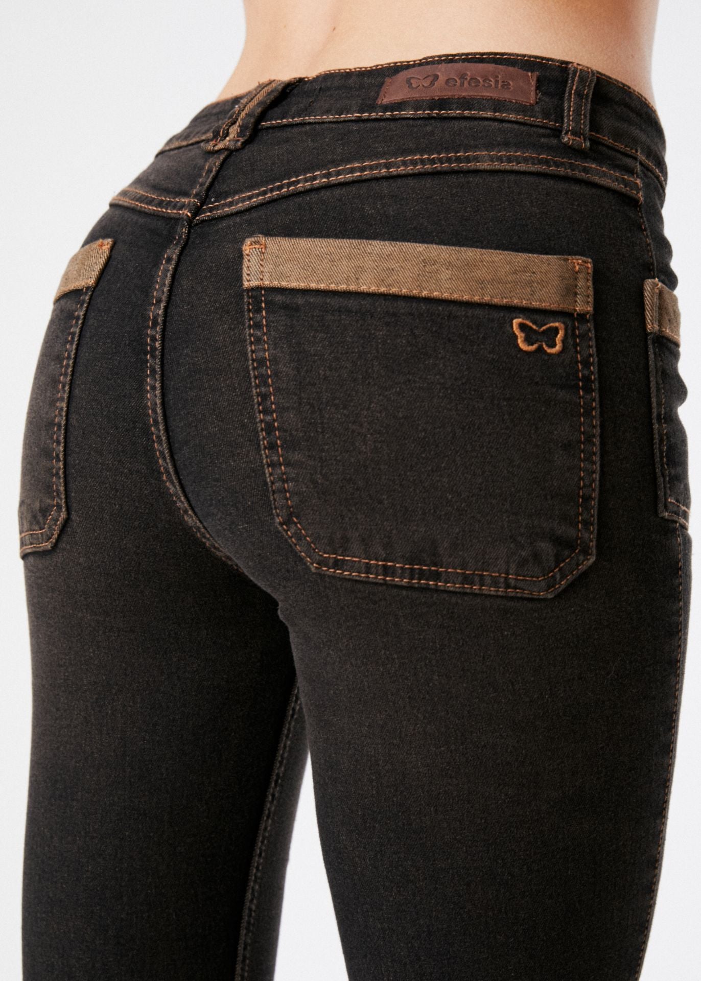 JEANS KORIN FLARE SOBRETEÑIDO NEGRO EFESIS