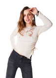POLERA NADINE REGULAR RUEDO EN PUNTA C/ RECOGIDO COLOR CRUDO EFESIS