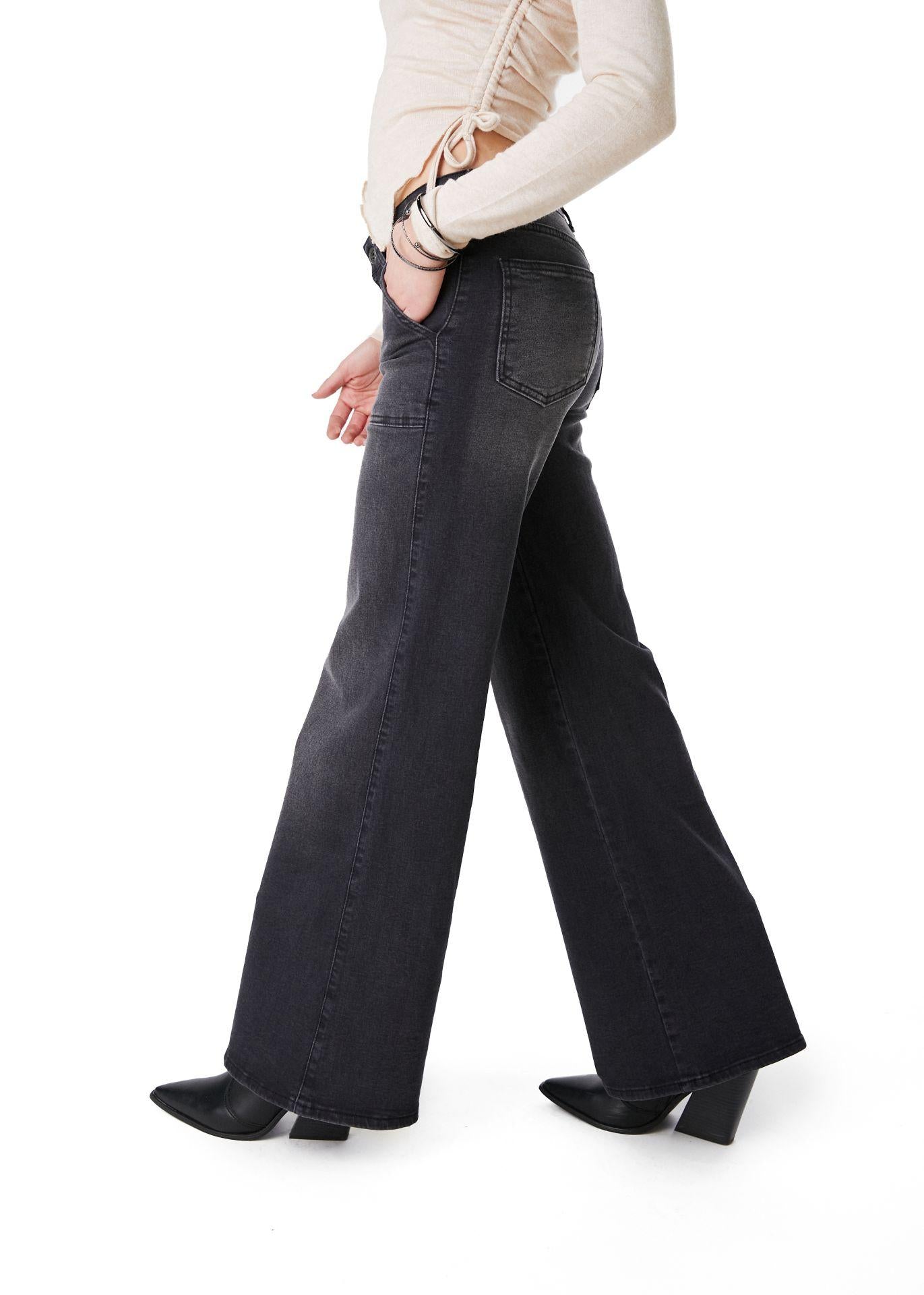 Jeans Zoe Palazzo Bolsillo Parche Negro Efesis