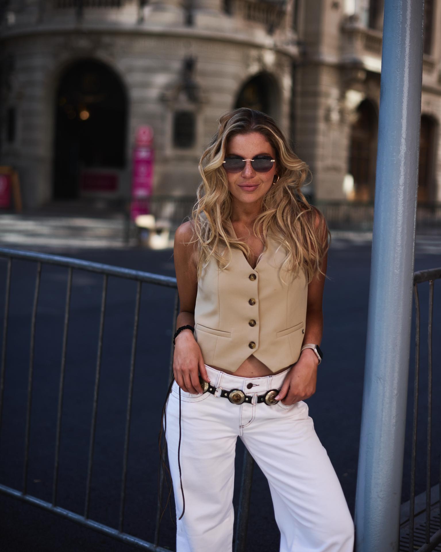 Vest Gill Botones Color Beige Efesis