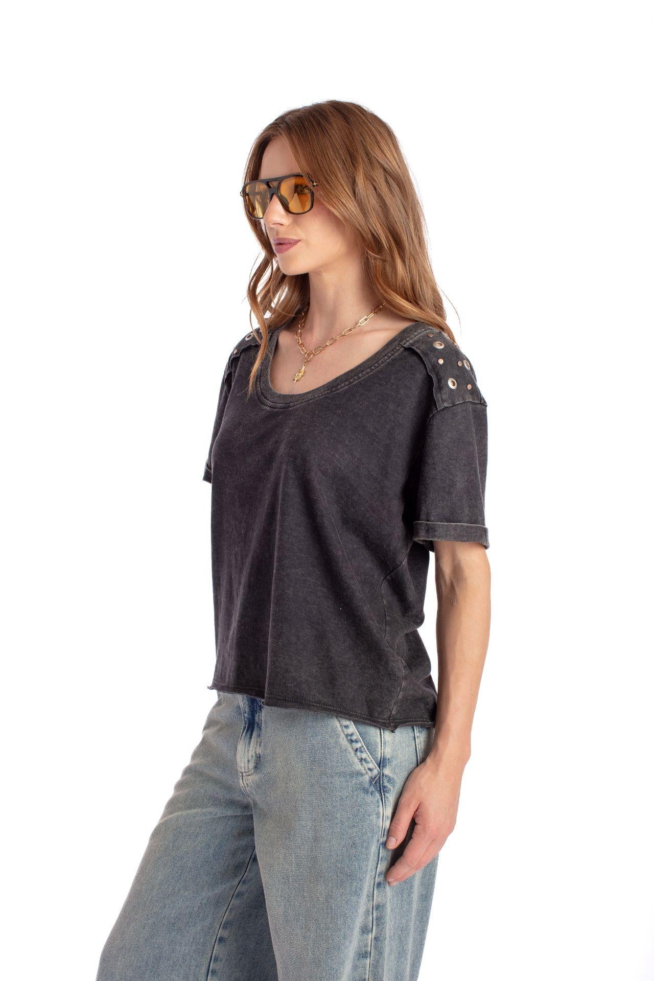 Polera Ameli Regular Gravillada Ojetillos en Hombros Grafito Efesis