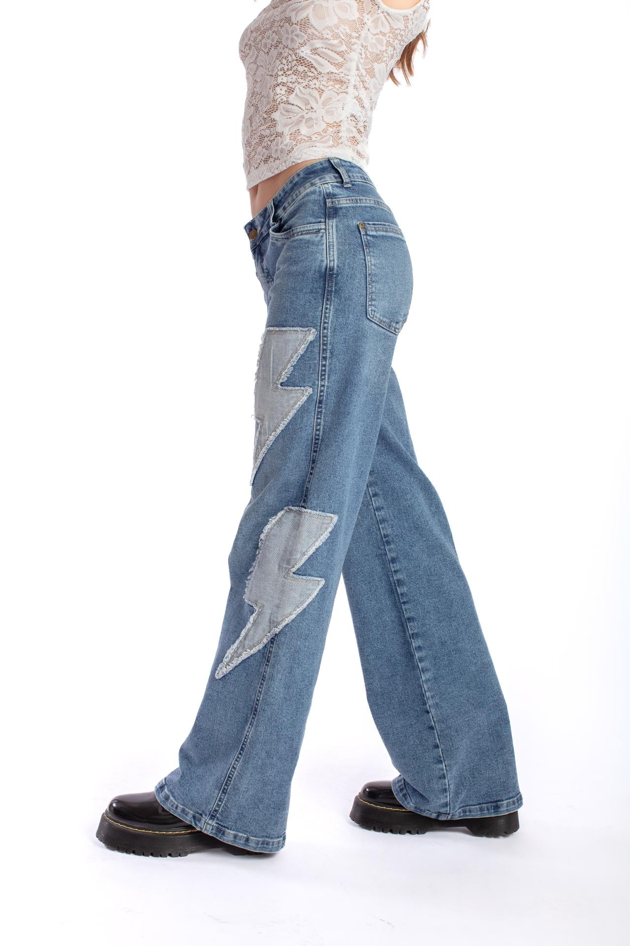 JEANS CHER WIDE PARCHE RAYOS REVEZ TELA AZUL EFESIS
