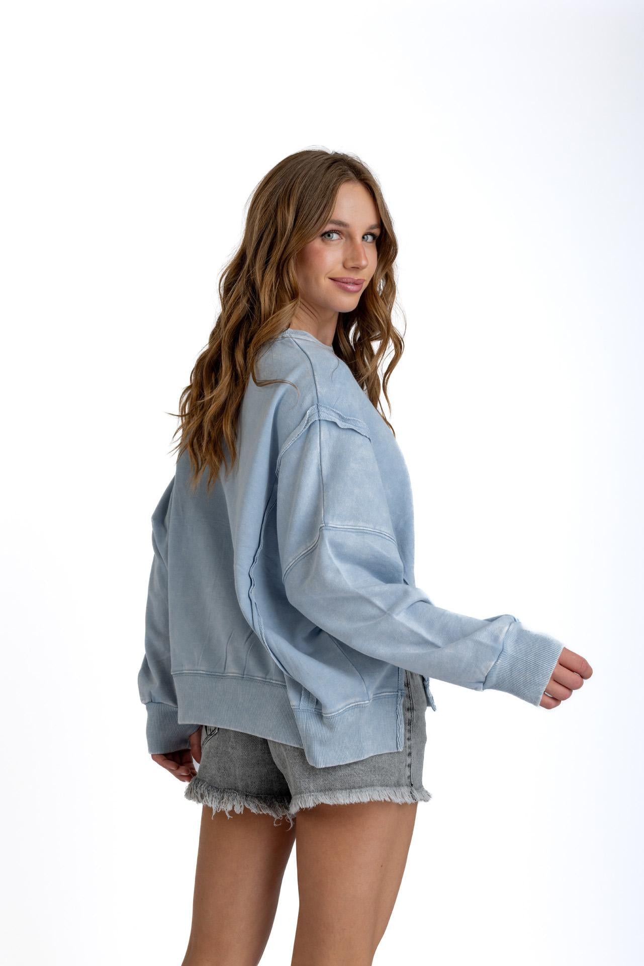 POLERON KIOTO OVERSIZE CORTES Y ESTAMPADO CELESTE EFESIS