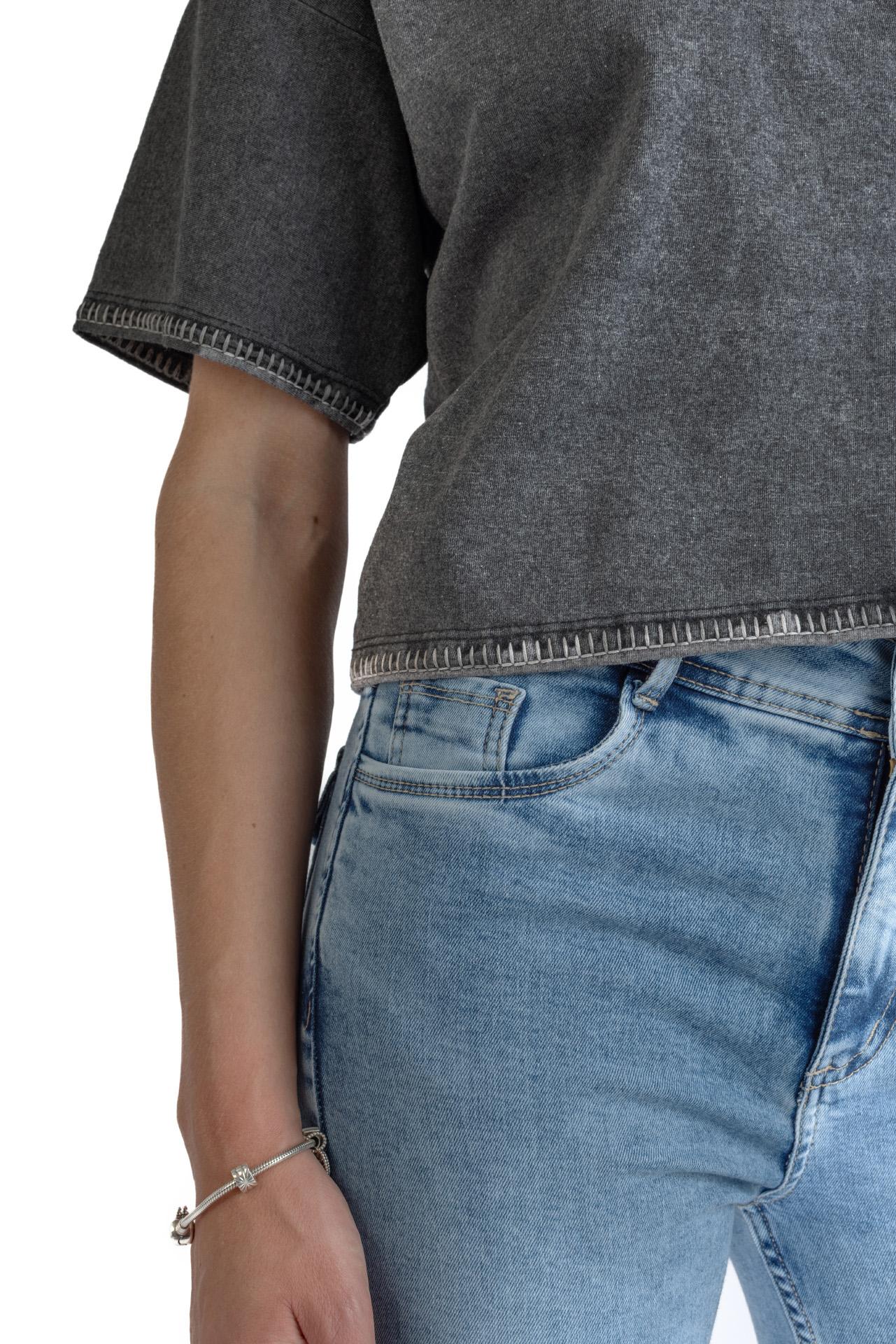 POLERA BIANCHI CROP OVERSIZE C/ BORDADO GRAFITO EFESIS