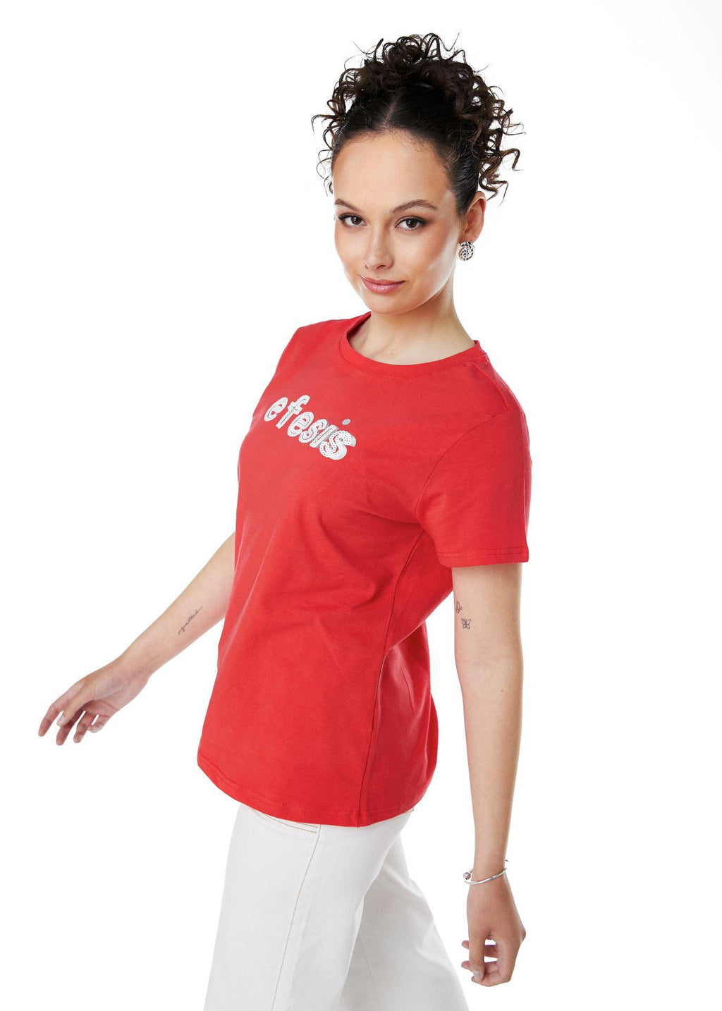 POLERA MILA REGULAR ESTAMPADO Y LENTEJUELAS ROJO EFESIS