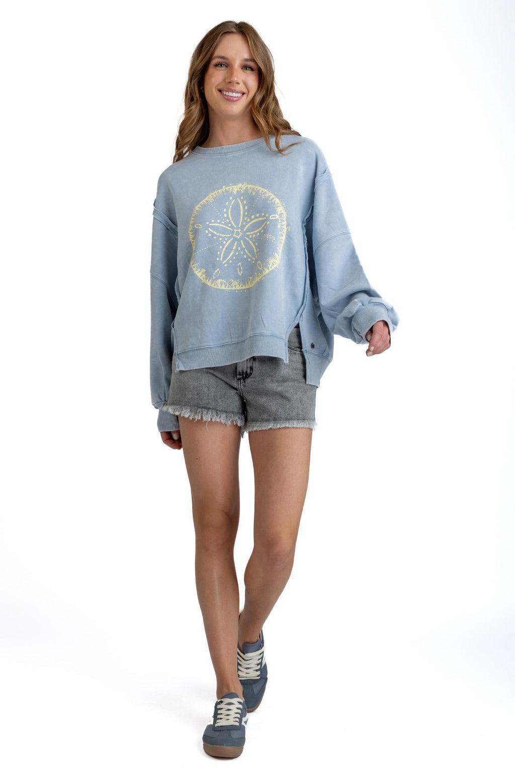 Polerón Oversize Cortes y Estampado Color Celeste Efesis