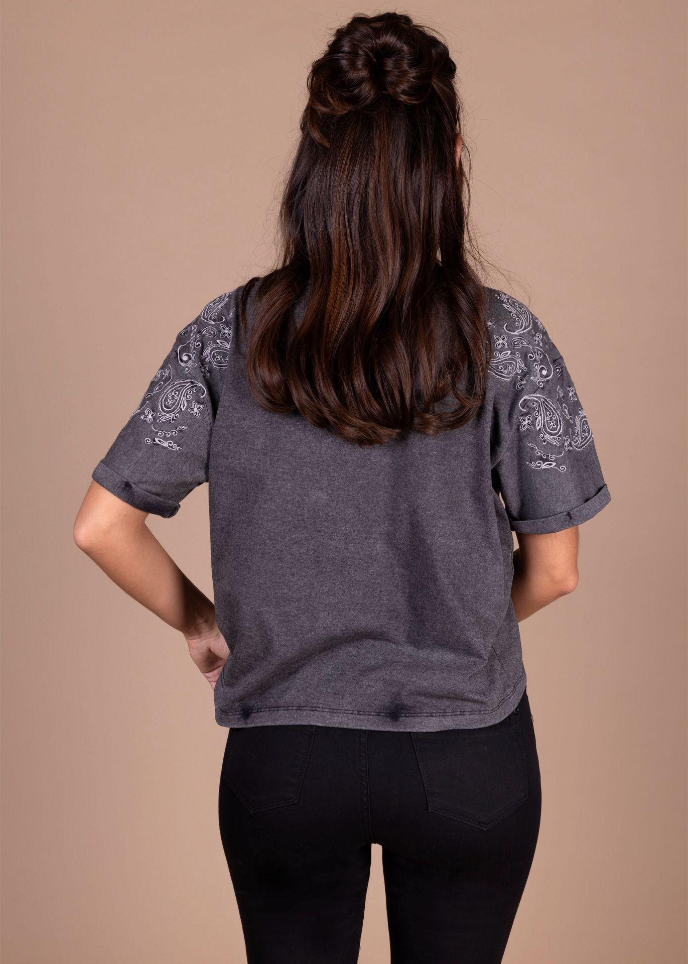 Polera Malia Regular Gravillada c/Bordado Grafito Efesis