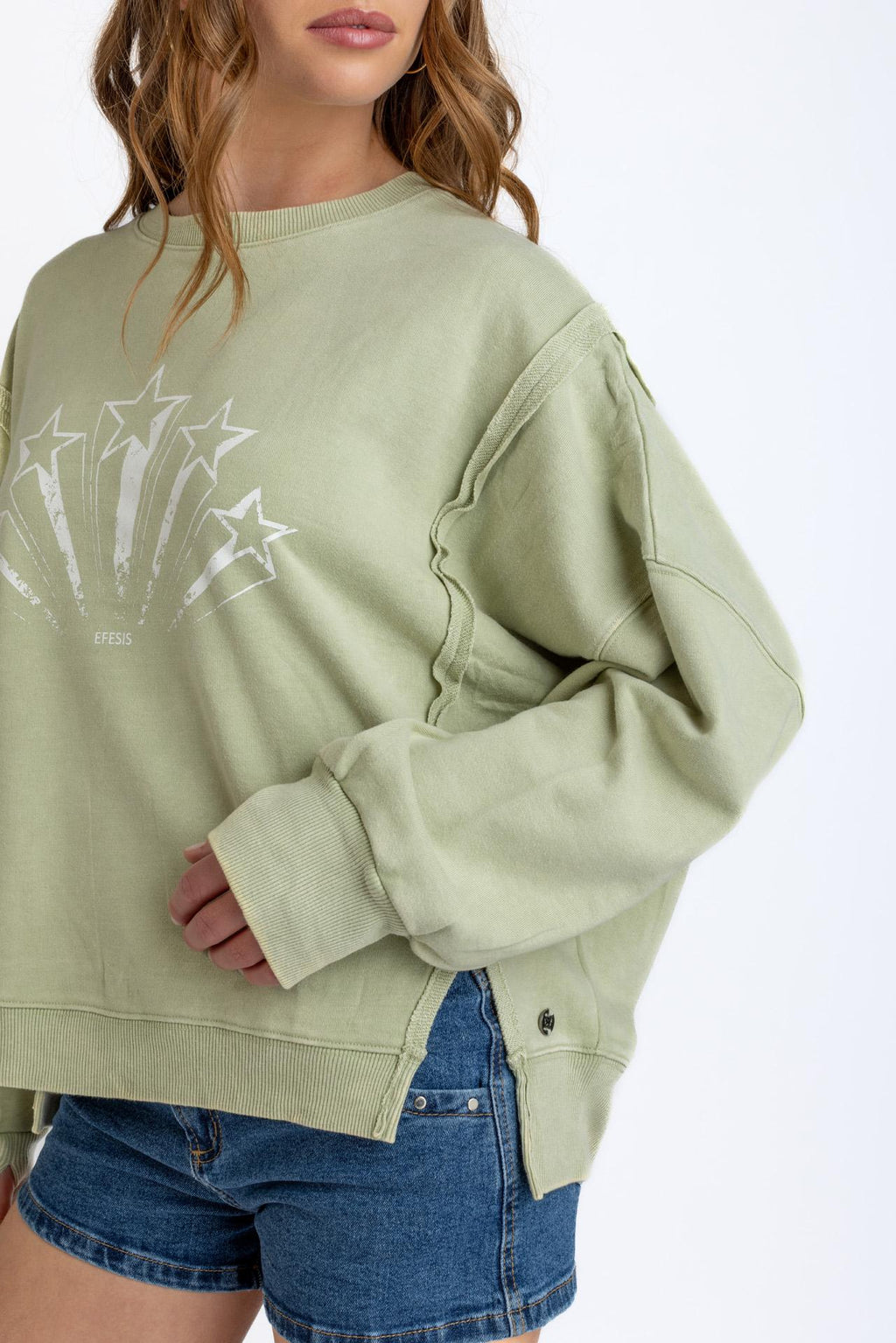 Polerón Kioto Oversize Cortes y Estampado Color Verde Efesis