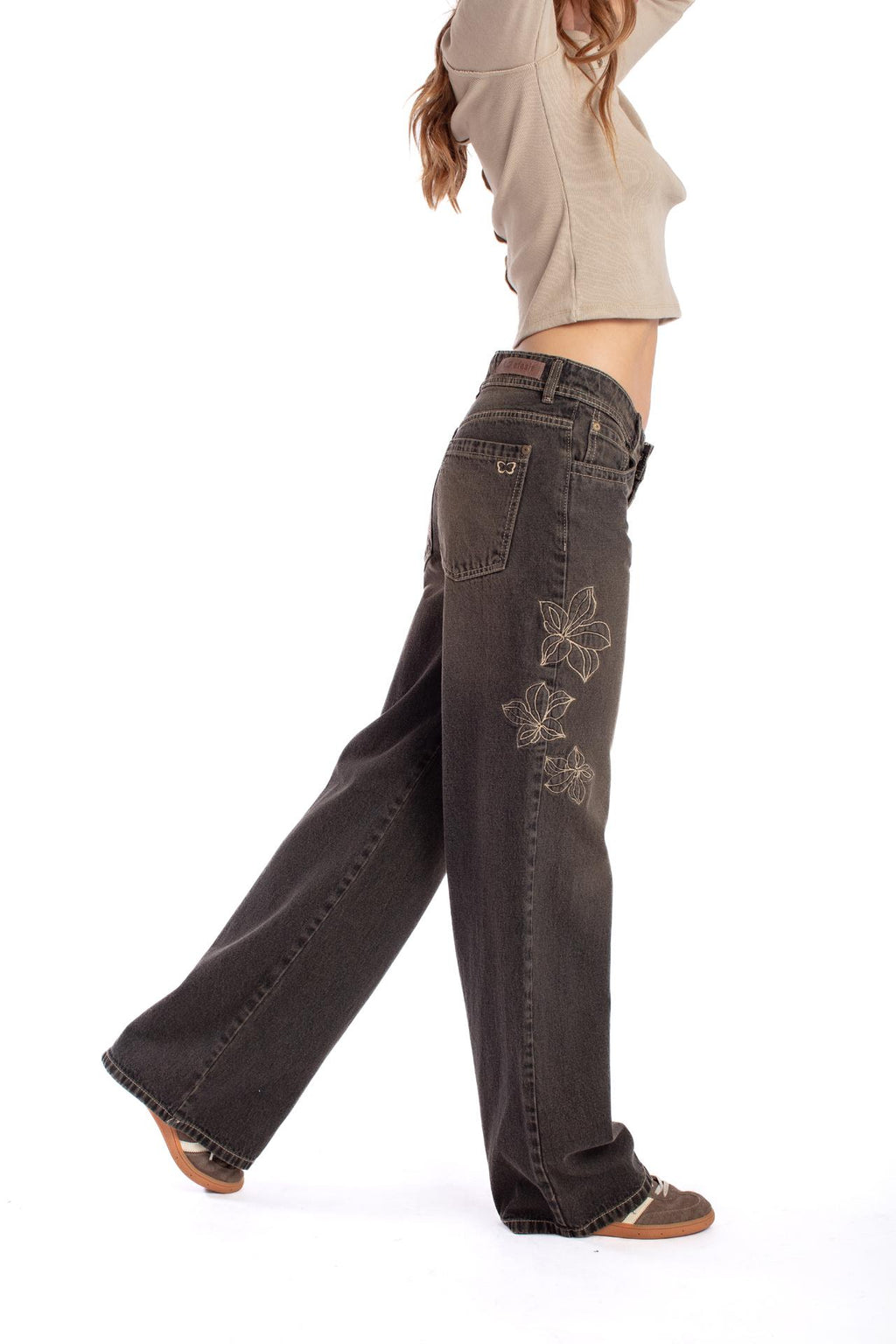 JEANS DIRTY WIDE TIRO BAJO BORDADO INFLADO NEGRO EFESIS