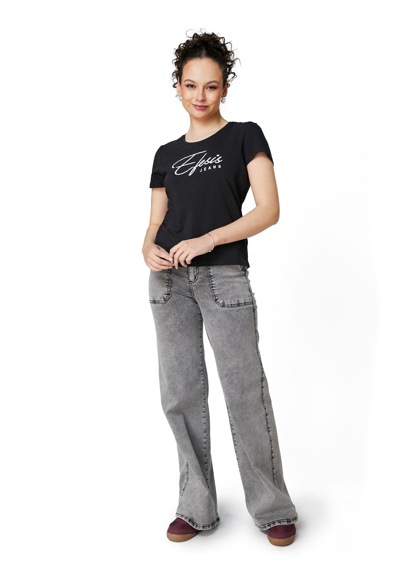 POLERA ANNIE REGULAR ESTAMPADO Y BORDADO NEGRO EFESIS