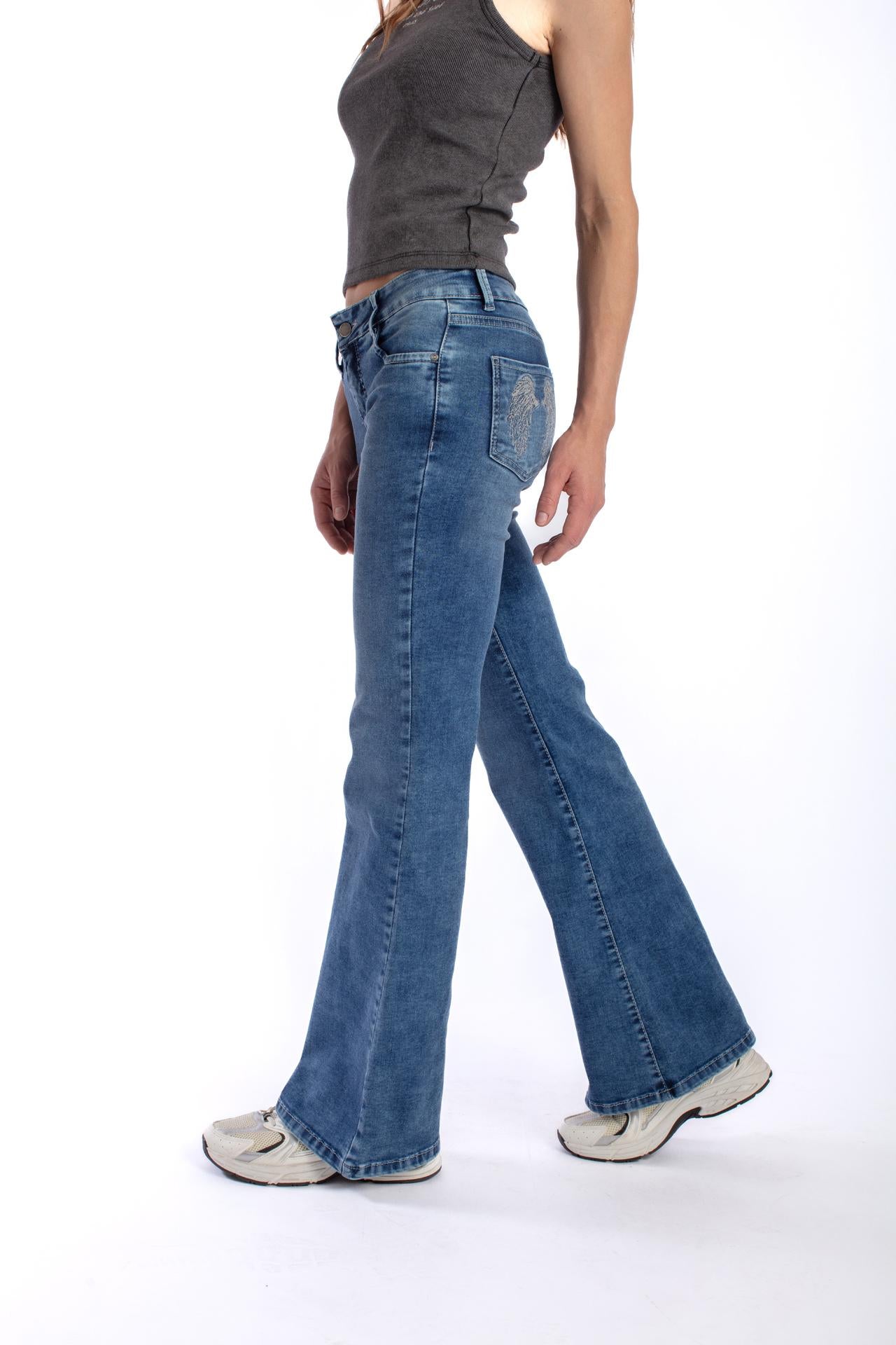 JEANS WINGS FLARE BORDADO ALAS AZUL MEDIO EFESIS
