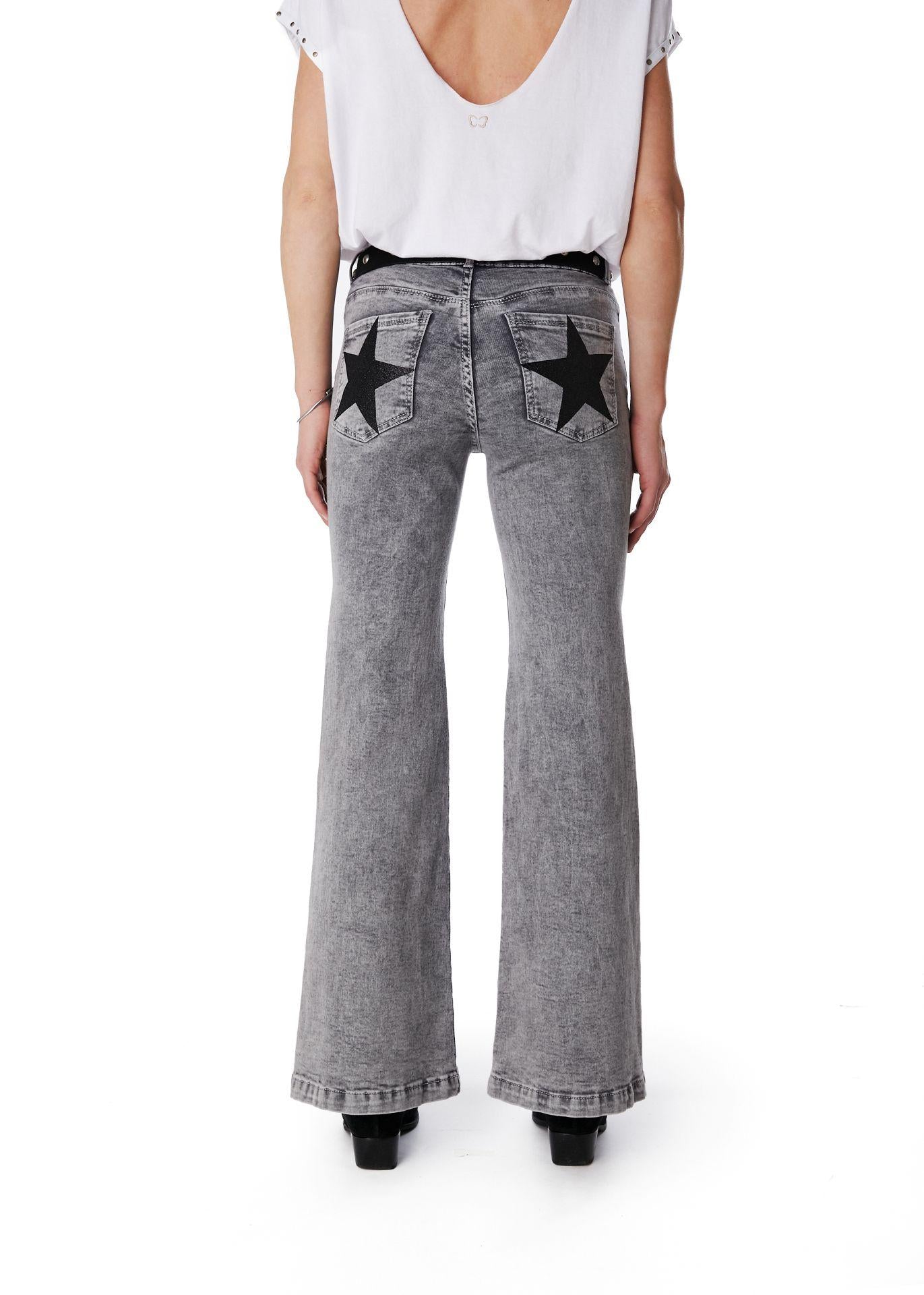 Jeans Kenai Flare Gravillado Estrellas Bolsillo Gris Efesis