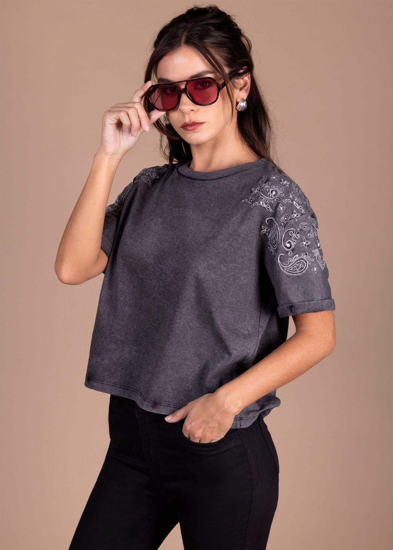 Polera Malia Regular Gravillada c/Bordado Grafito Efesis