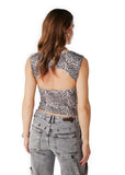 POLERA KYLE CROP ABERTURA ESPALDA ANIMAL PRINT CAFÉ EFESIS