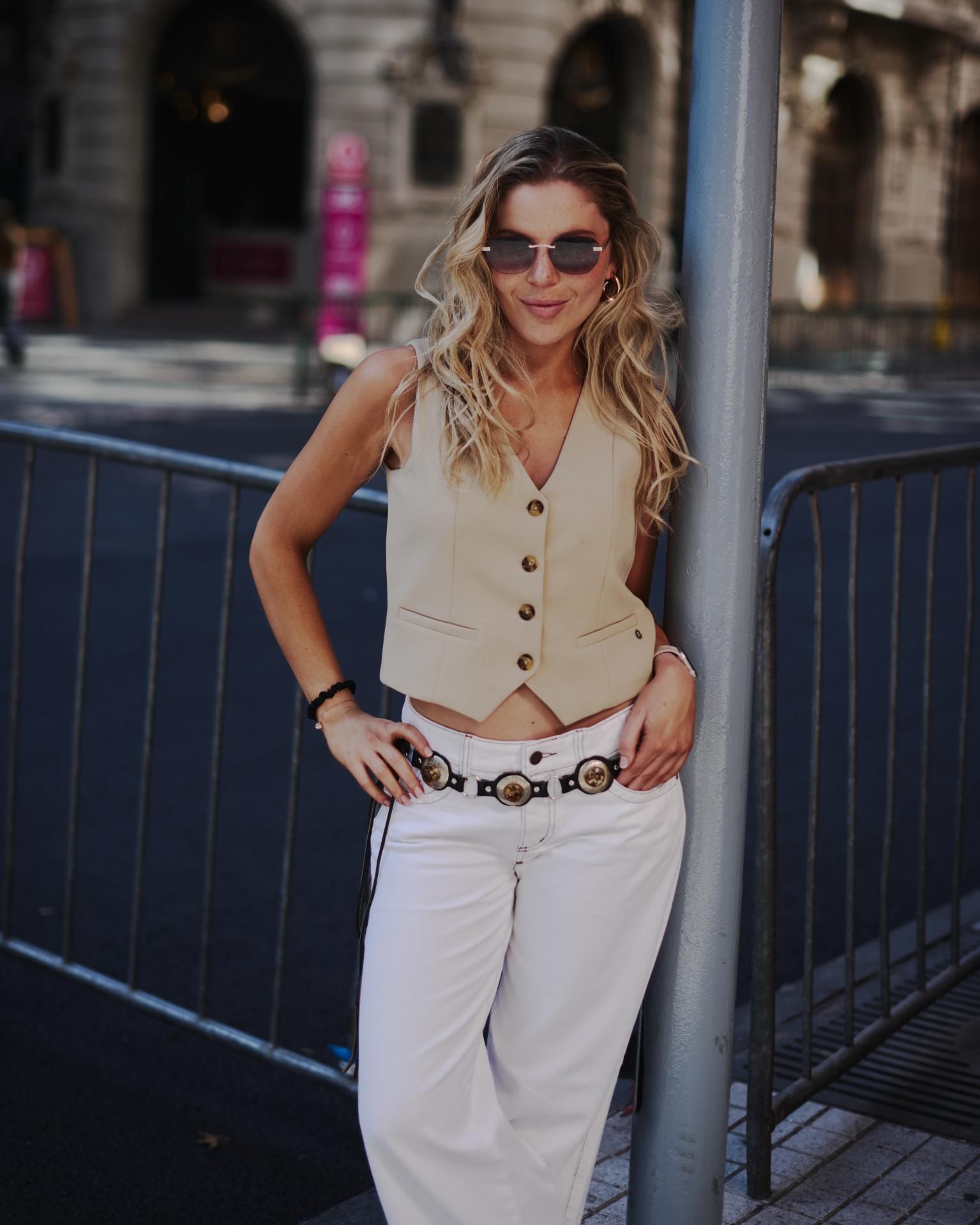 Vest Gill Botones Color Beige Efesis