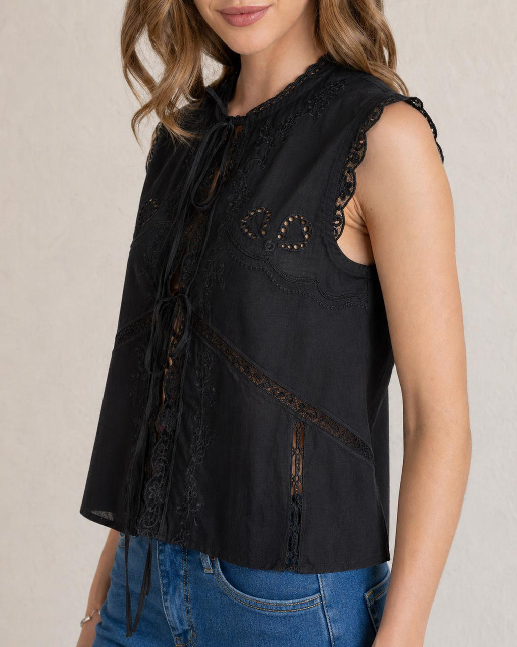 Blusa Lorein Broderie Amarras Negro Efesis