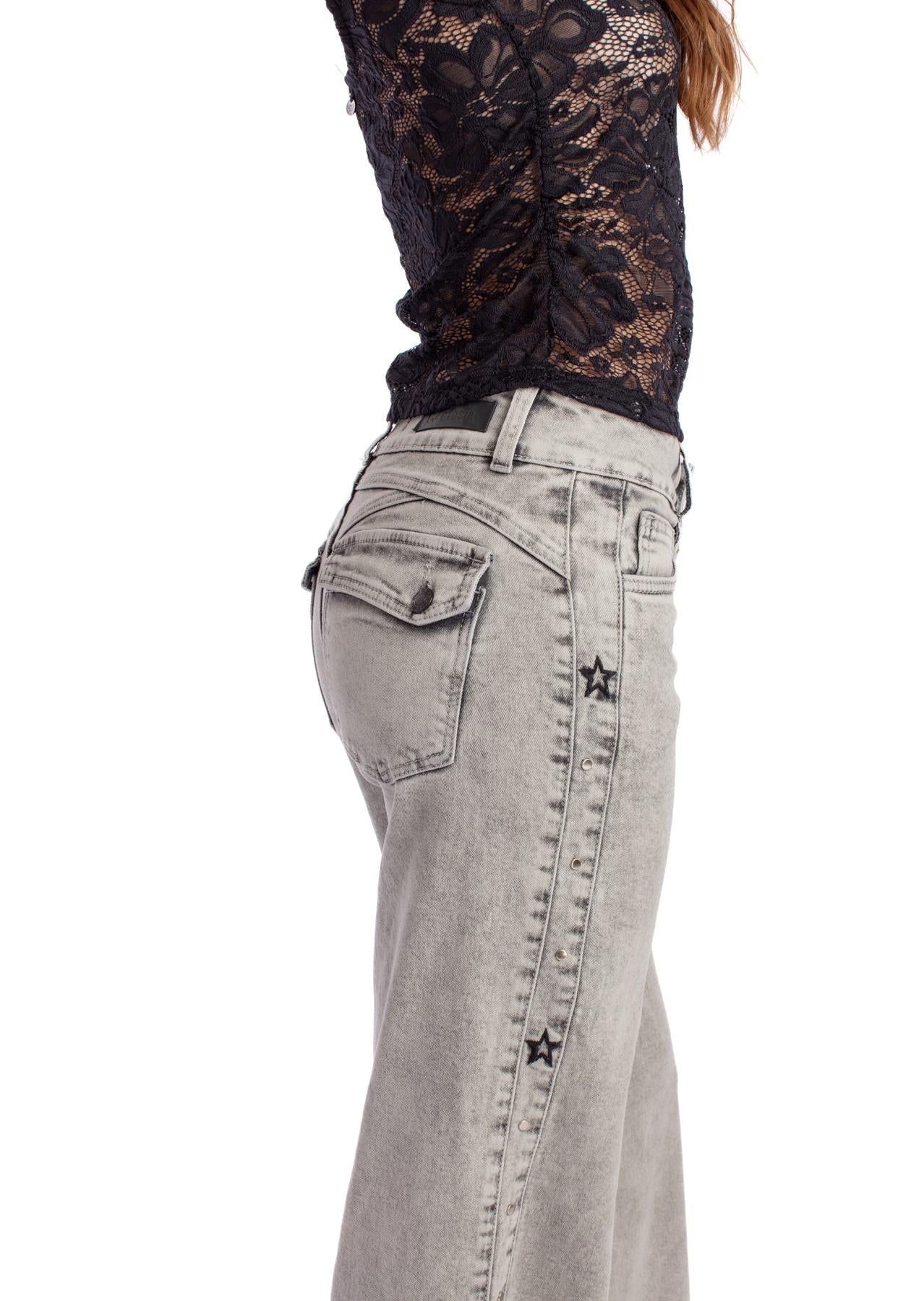 JEANS LULÚ WIDE PIEZA COSTADO BORDADO GRIS EFESIS