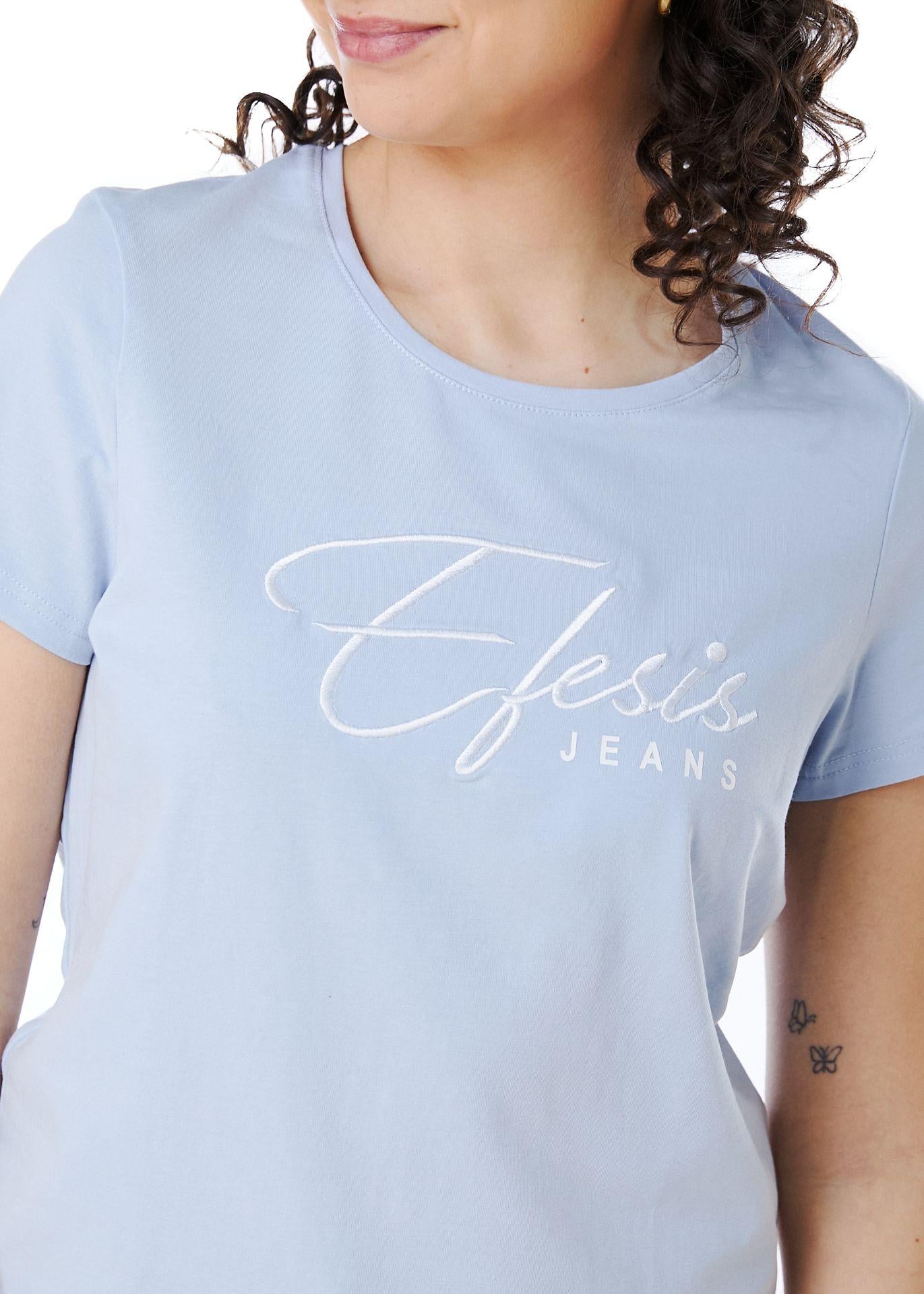 POLERA ANNIE REGULAR ESTAMPADO Y BORDADO CELESTE EFESIS