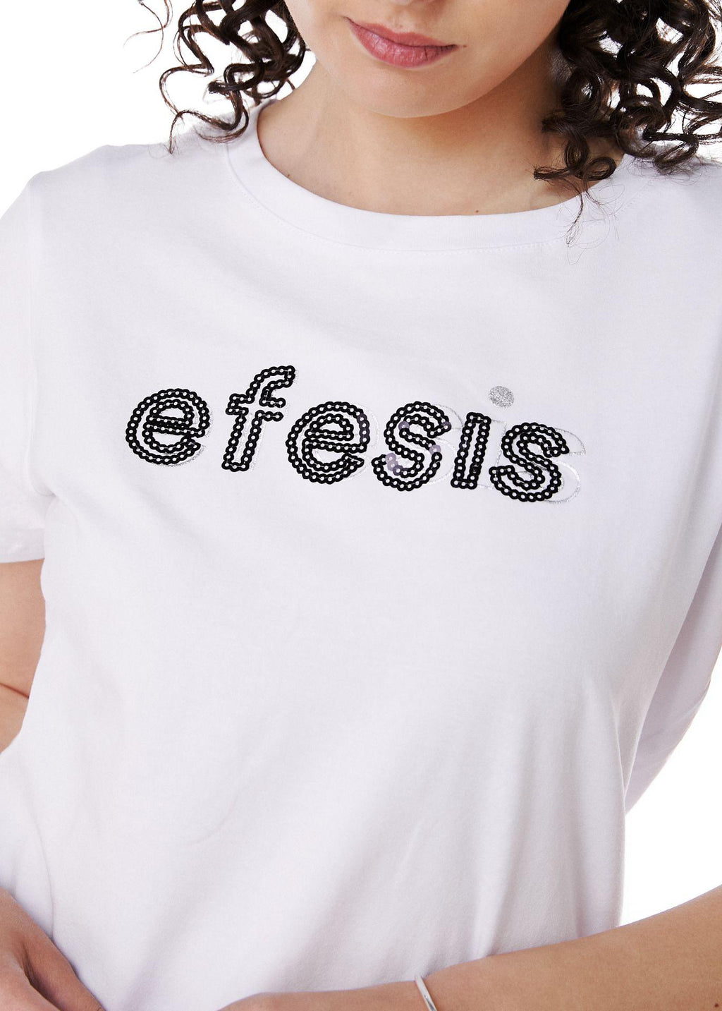 POLERA MILA REGULAR ESTAMPADO Y LENTEJUELAS BLANCO EFESIS