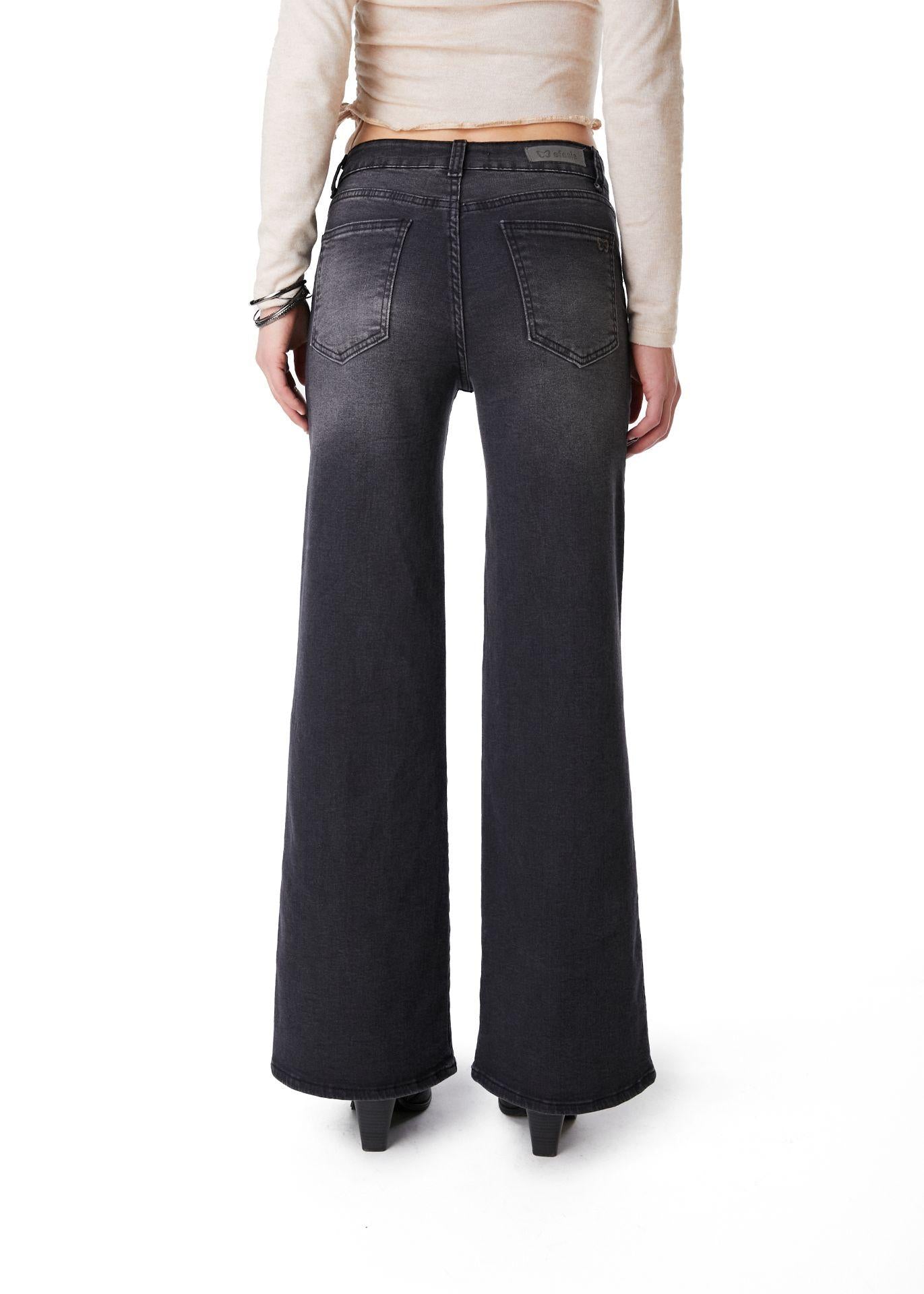 Jeans Zoe Palazzo Bolsillo Parche Negro Efesis