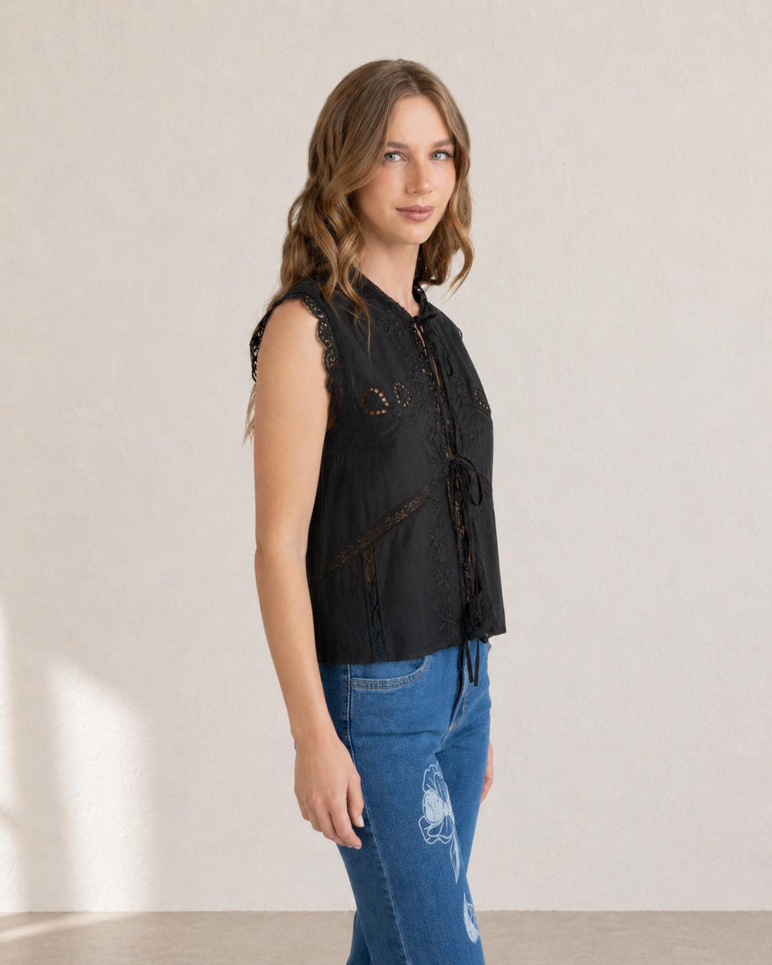 BLUSA LOREIN BRODERIE AMARRAS NEGRO EFESIS