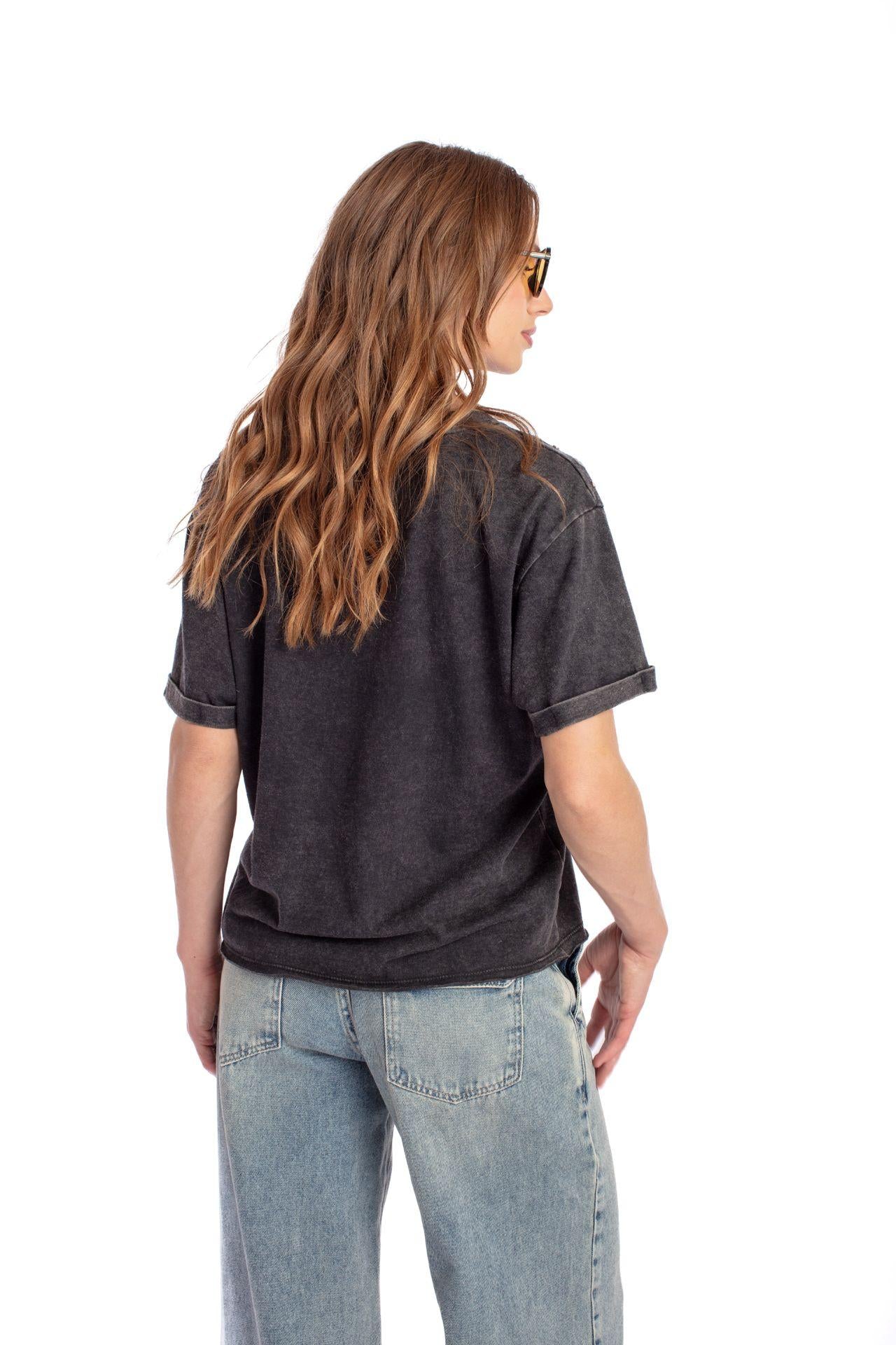 Polera Ameli Regular Gravillada Ojetillos en Hombros Grafito Efesis