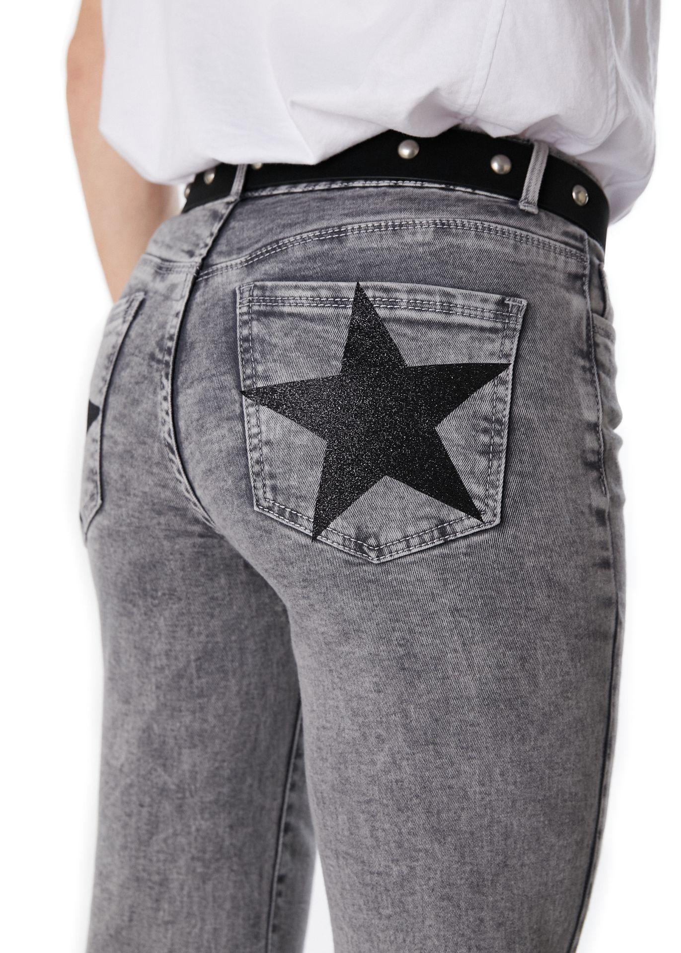 Jeans Kenai Flare Gravillado Estrellas Bolsillo Gris Efesis