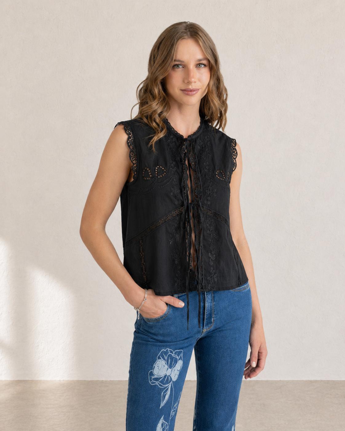 BLUSA LOREIN BRODERIE AMARRAS NEGRO EFESIS
